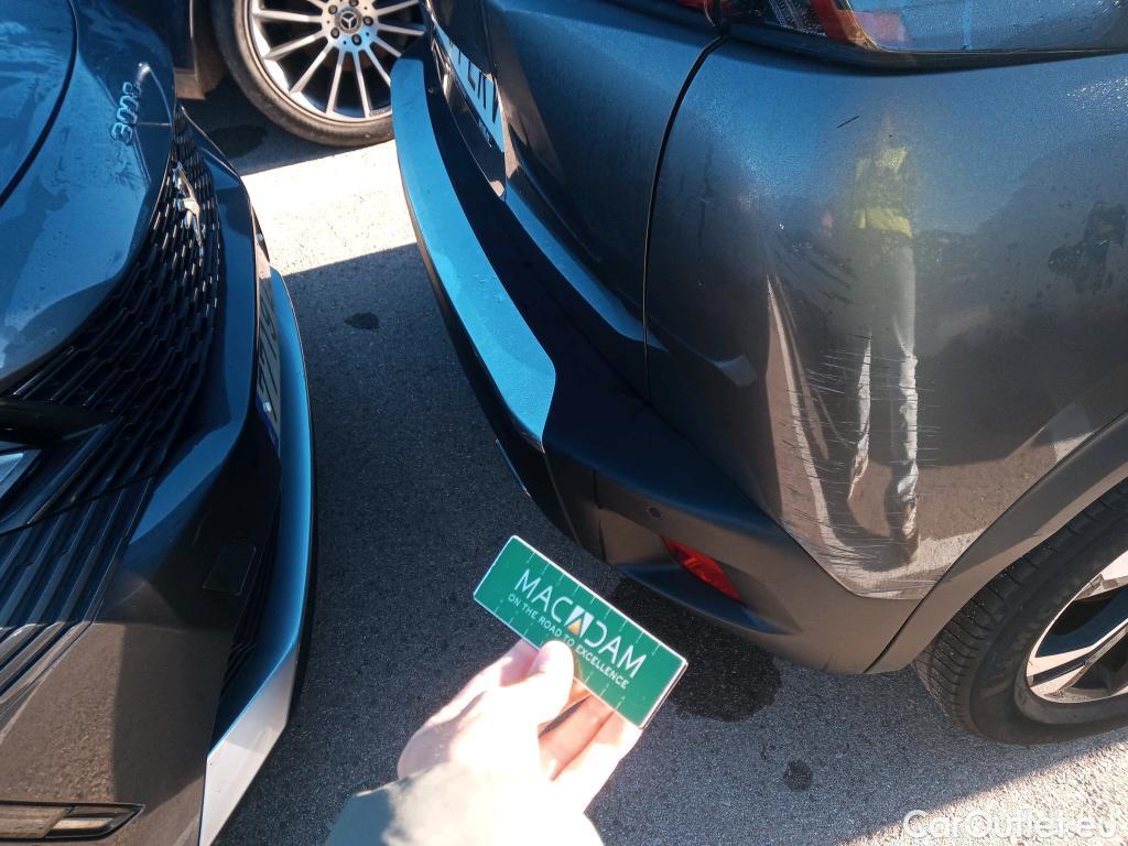  Peugeot  2008 PEUGEOT  / 2019 / 5P / todoterreno Allure Pack Puretech 130 S&S EAT8 (AC2) #24