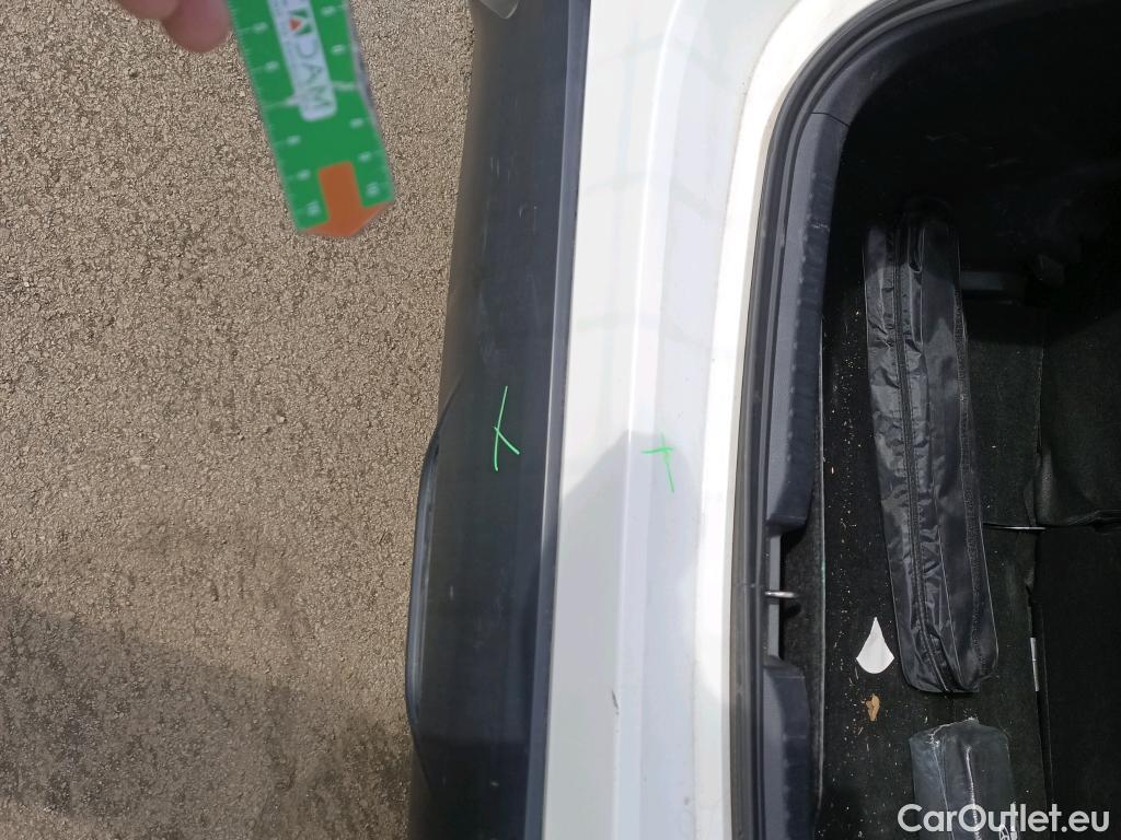  Toyota  Yaris TOYOTA  / 2020 / 5P / berlina con portón 1.5 120H Business Plus #12