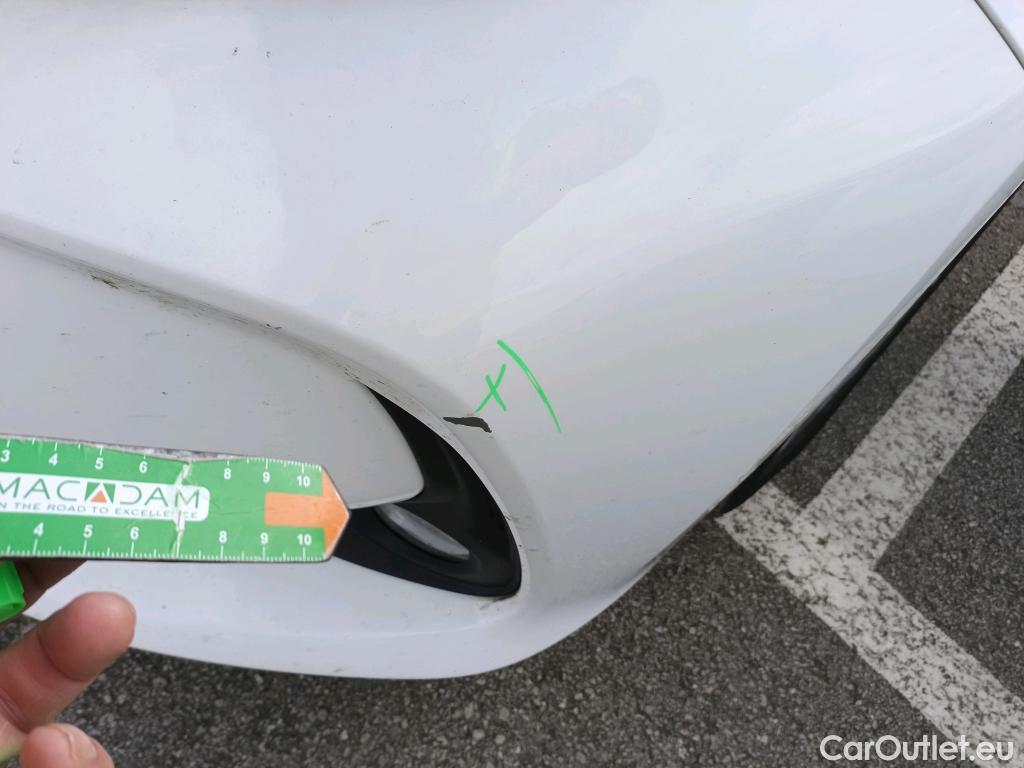  Toyota  Yaris TOYOTA  / 2020 / 5P / berlina con portón 1.5 120H Business Plus #9