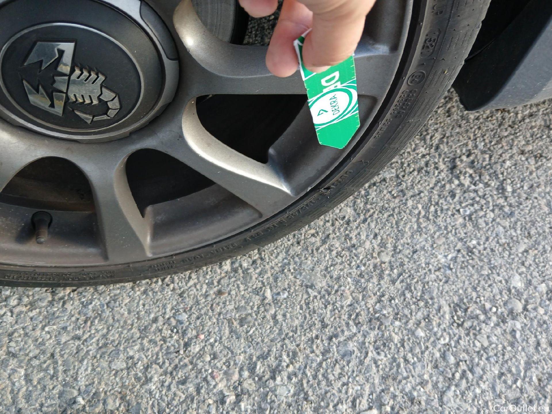  Abarth  500 ABARTH  / 2008 / 3P / berlina con portón 1.4 16v T-Jet 595 107kW (145CV) E6D #15