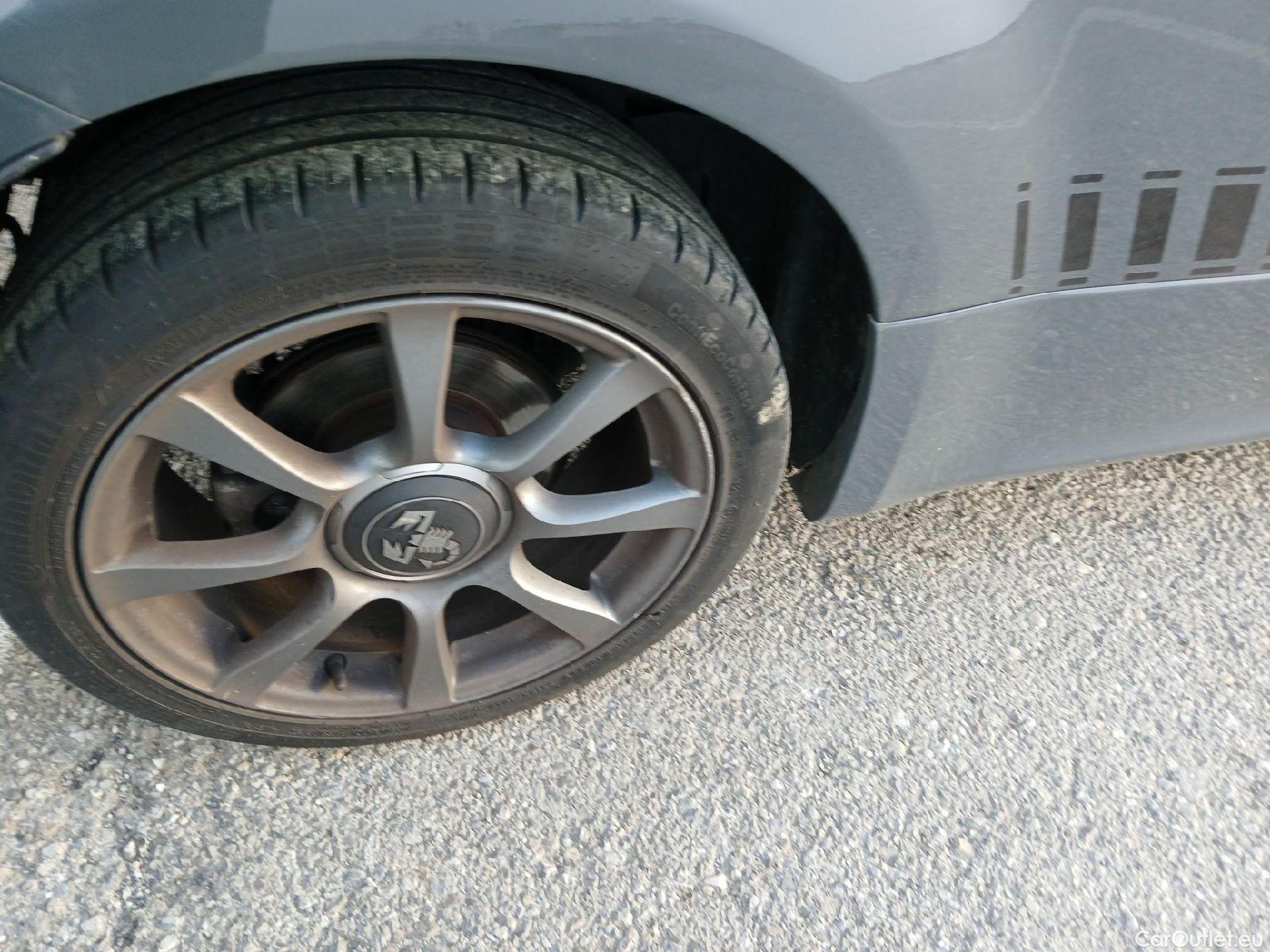  Abarth  500 ABARTH  / 2008 / 3P / berlina con portón 1.4 16v T-Jet 595 107kW (145CV) E6D #13