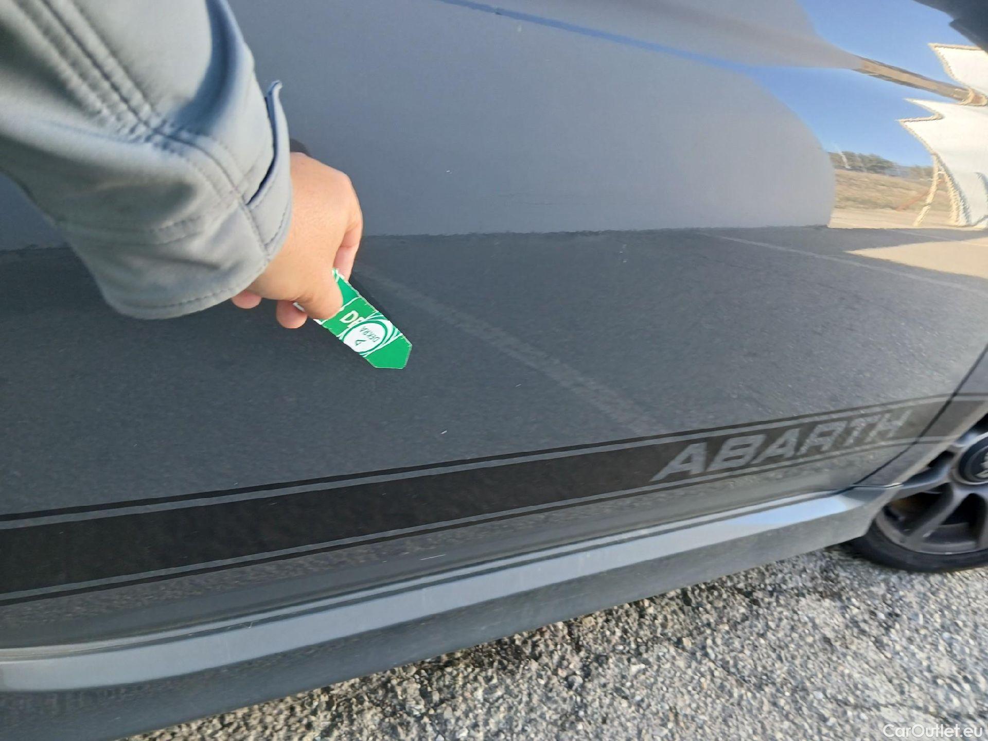  Abarth  500 ABARTH  / 2008 / 3P / berlina con portón 1.4 16v T-Jet 595 107kW (145CV) E6D #17