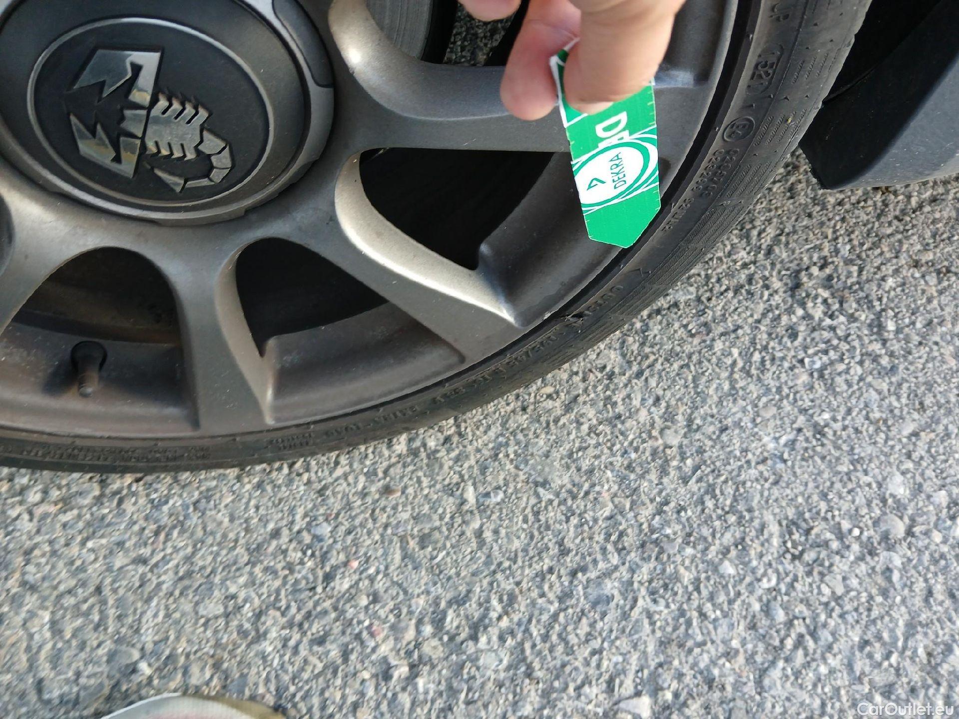  Abarth  500 ABARTH  / 2008 / 3P / berlina con portón 1.4 16v T-Jet 595 107kW (145CV) E6D #12