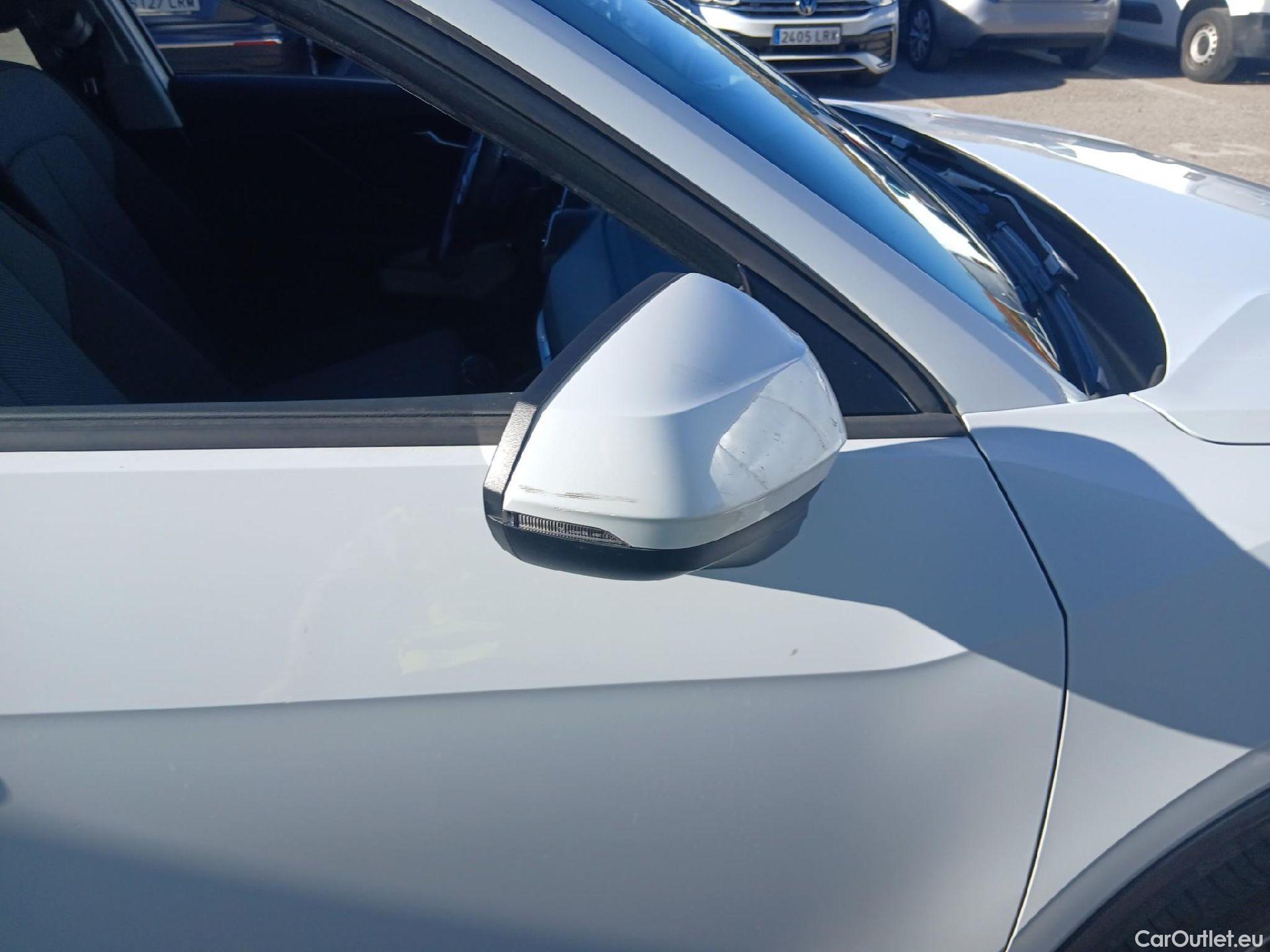  Audi  Q2 AUDI  / 2016 / 5P / todoterreno Design 30 TFSI 85kW (116CV) S tronic (AC) #33