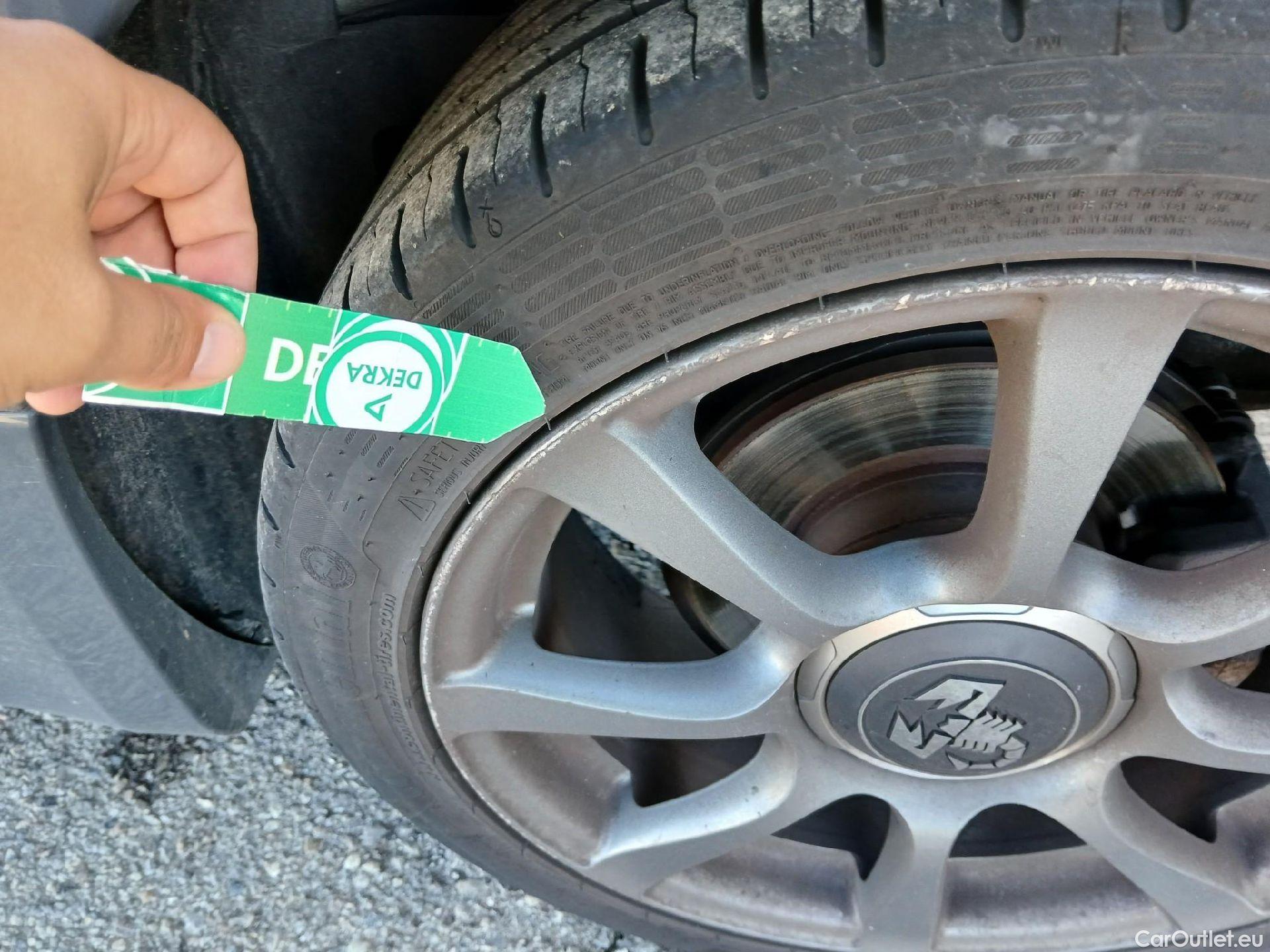  Abarth  500 ABARTH  / 2008 / 3P / berlina con portón 1.4 16v T-Jet 595 107kW (145CV) E6D #7