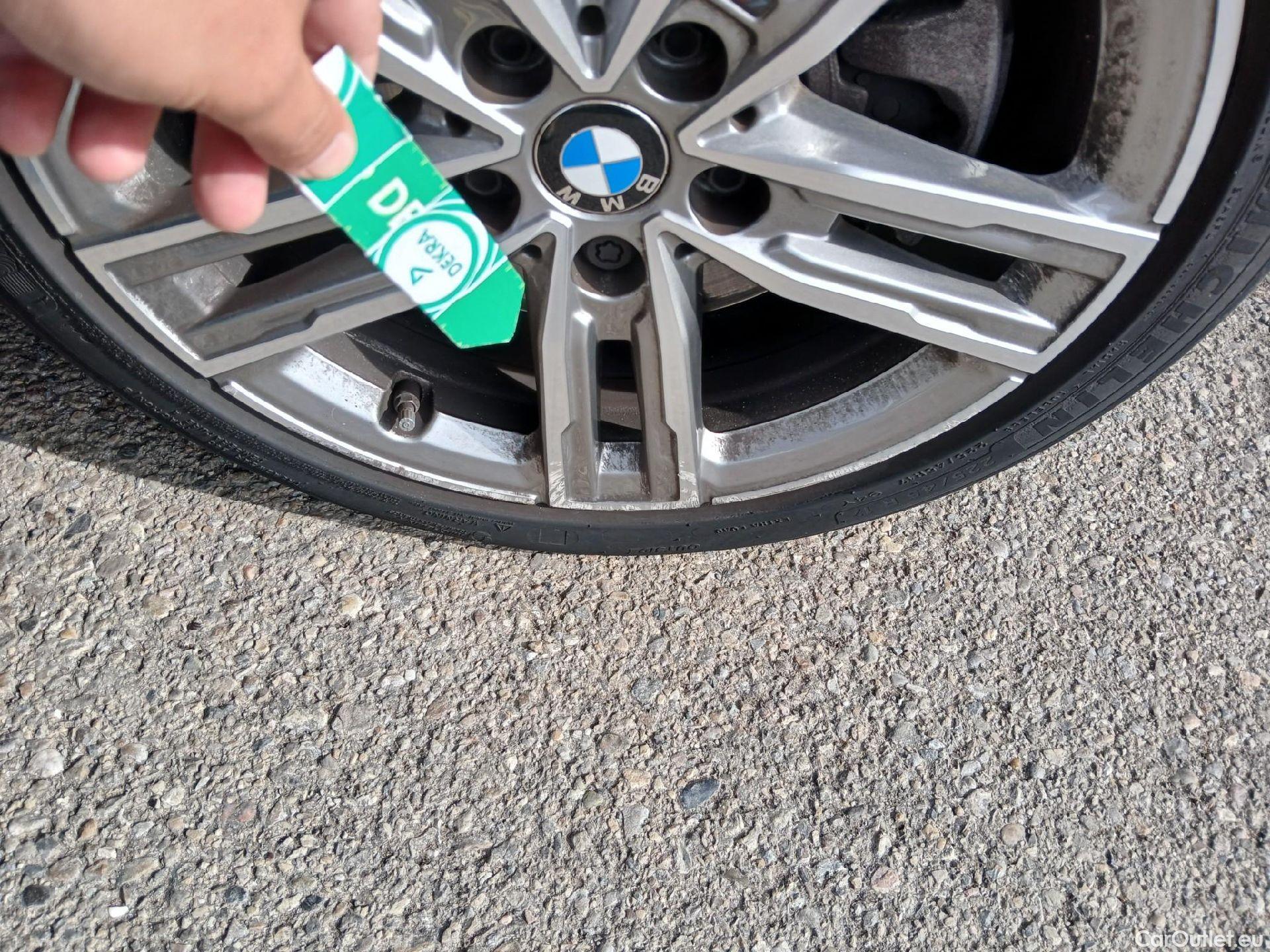  Bmw  Serie 1 BMW  / 2019 / 5P / berlina con portón 118i #36