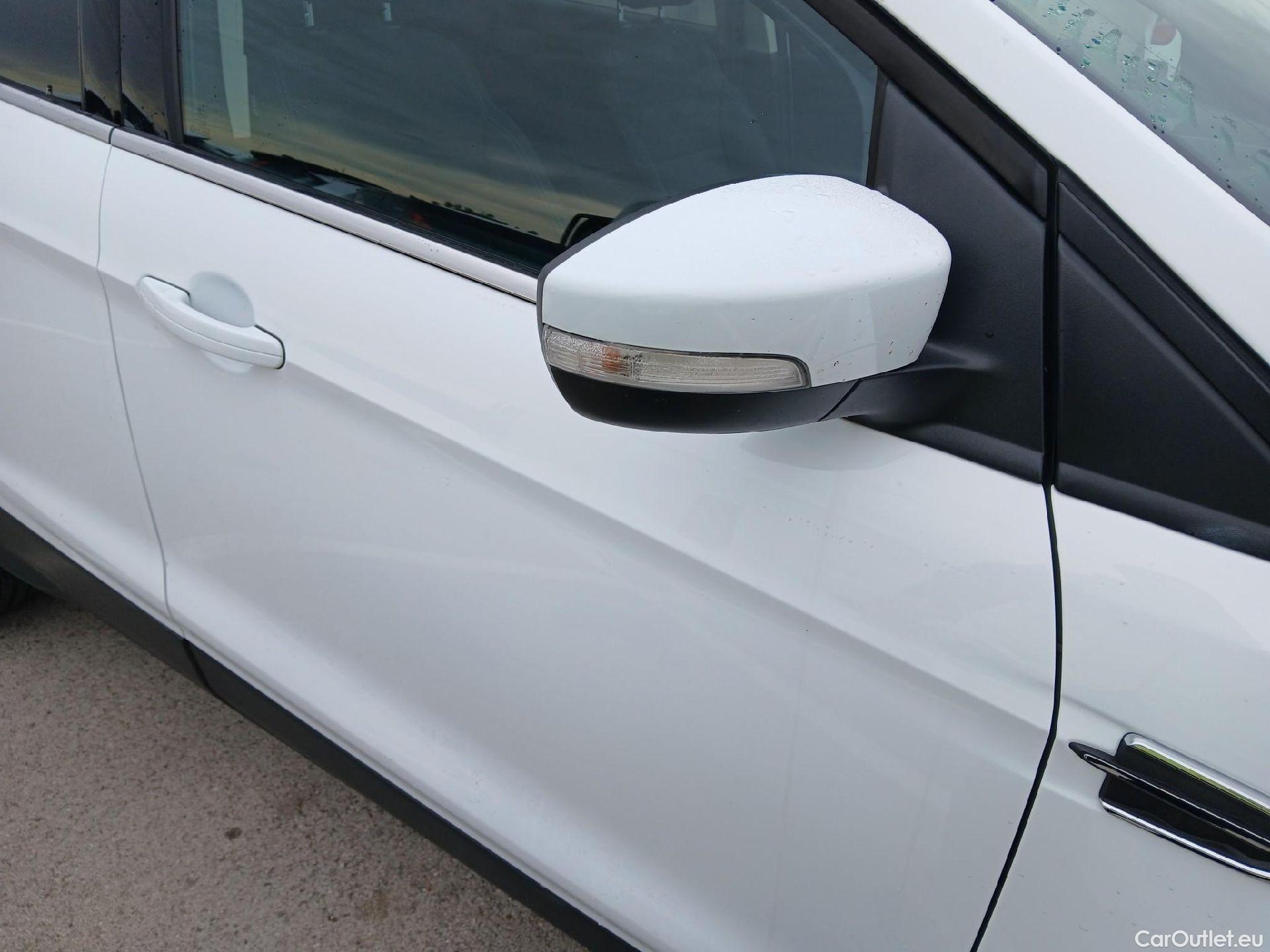  Ford  Kuga FORD  / 2016 / 5P / todoterreno 1.5 EcoBoost 88kW 4x2 Trend+ (CX) #18