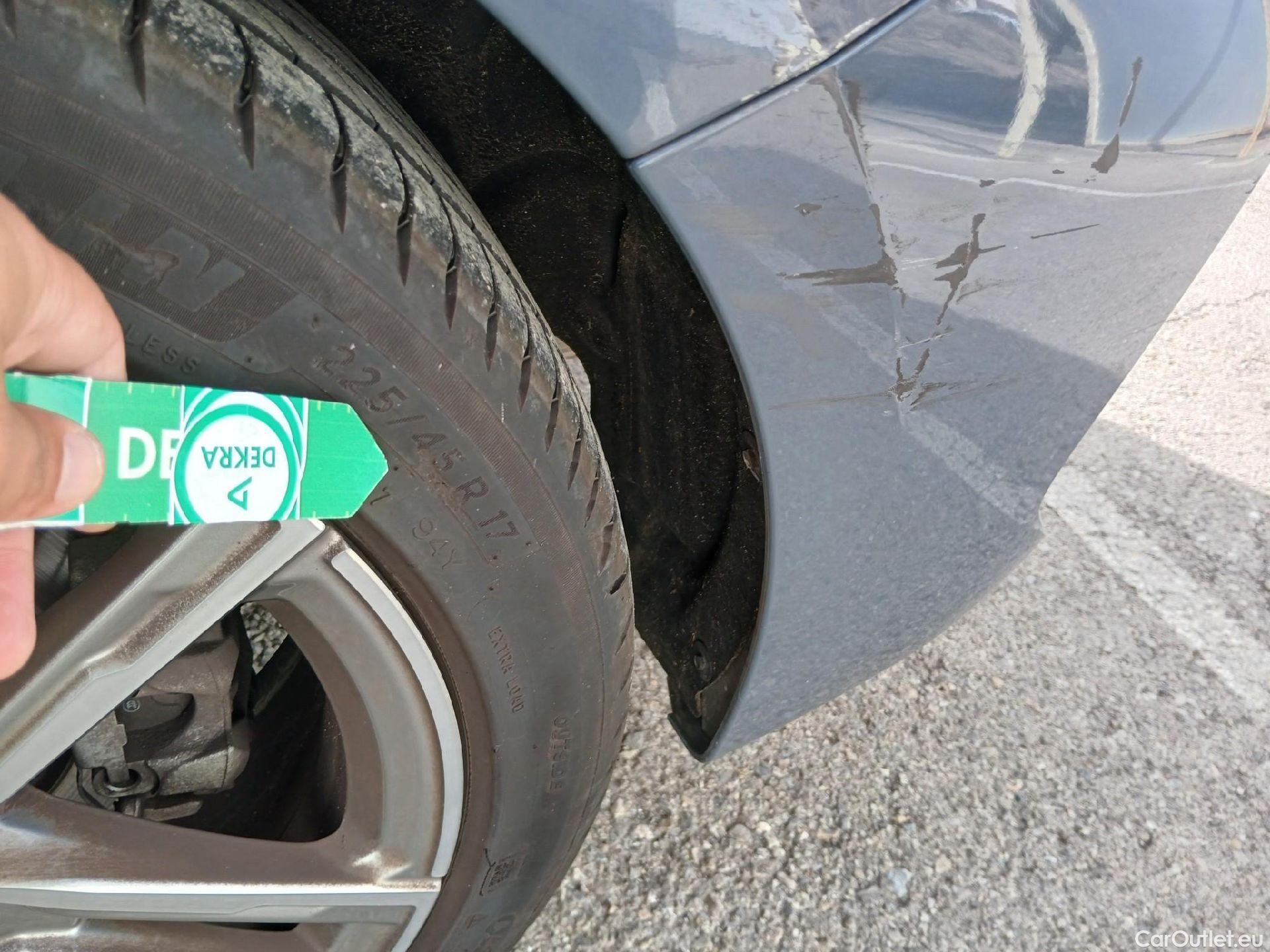  Bmw  Serie 1 BMW  / 2019 / 5P / berlina con portón 118i #22