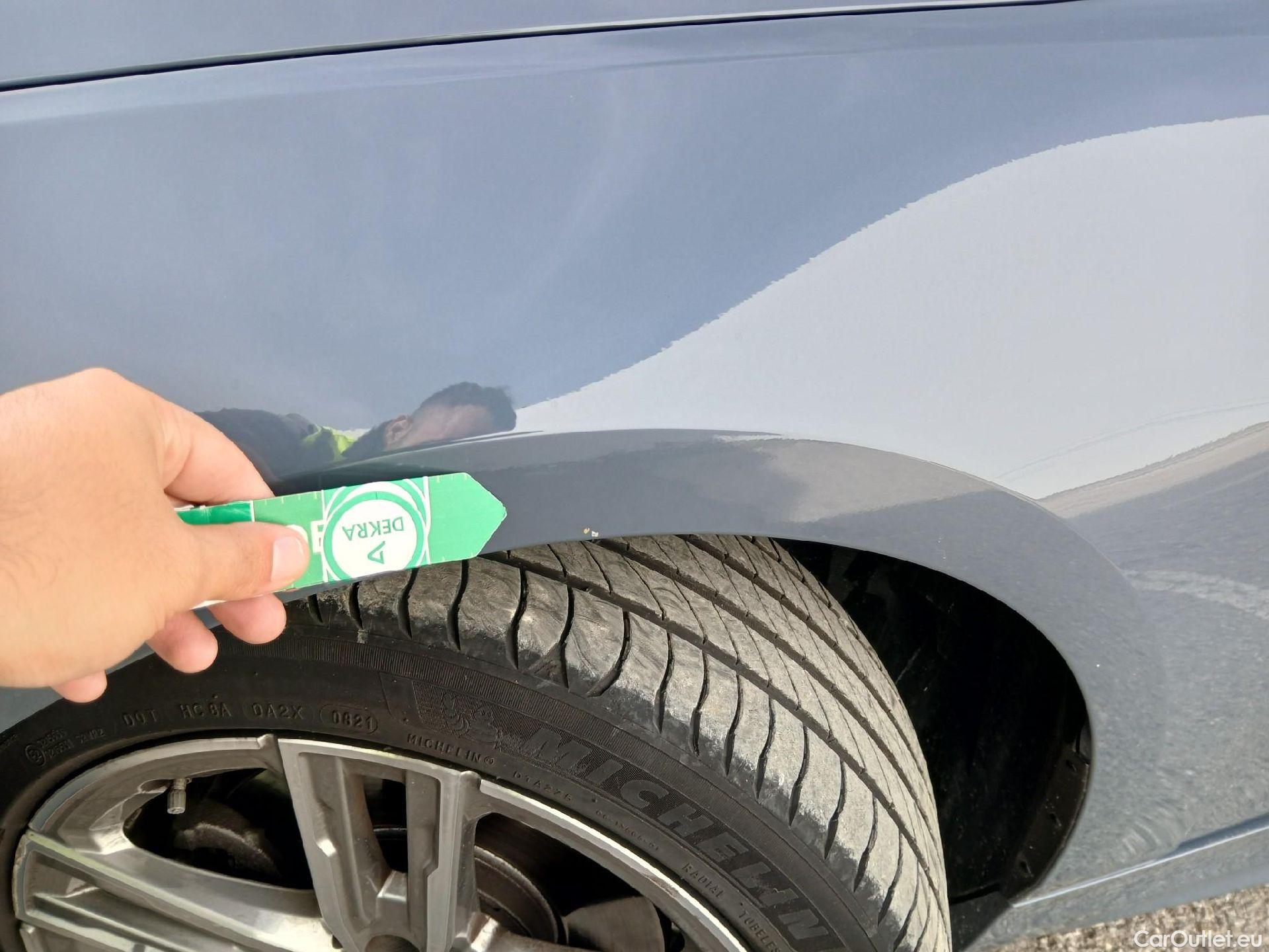  Bmw  Serie 1 BMW  / 2019 / 5P / berlina con portón 118i #8