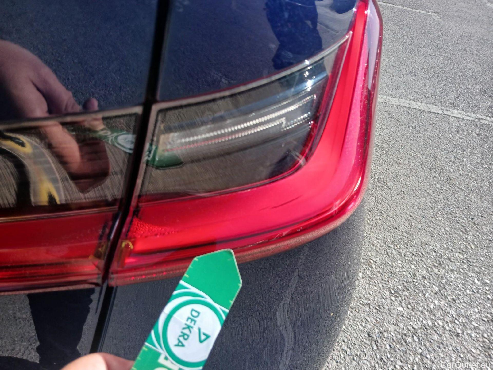  Bmw  Serie 3 BMW  / 2015 / 5P / familiar 318d Touring #28