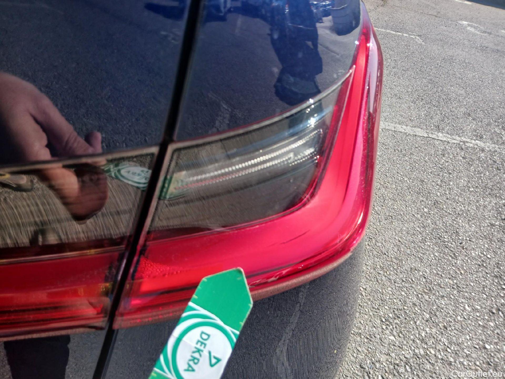  Bmw  Serie 3 BMW  / 2015 / 5P / familiar 318d Touring #27