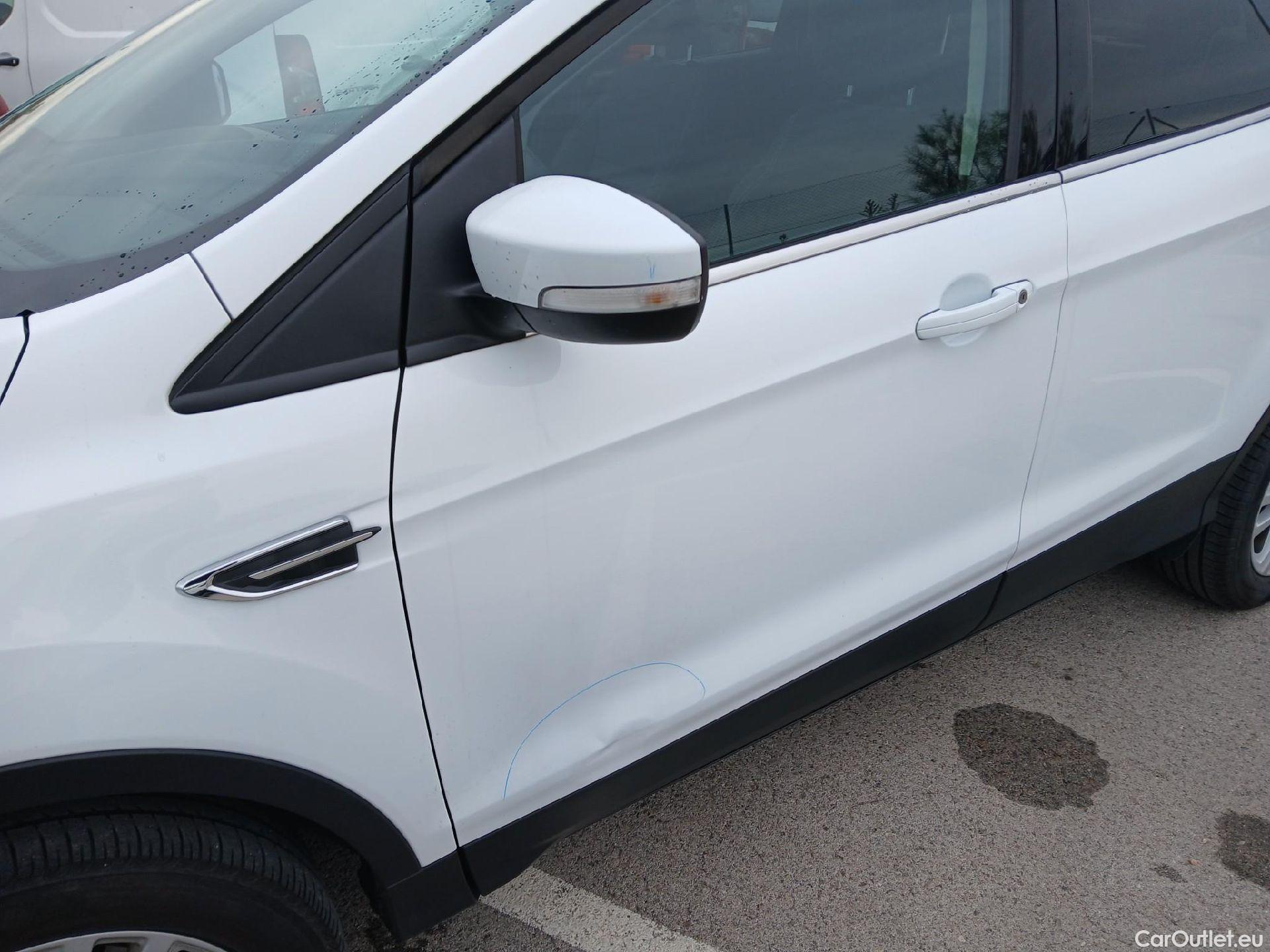  Ford  Kuga FORD  / 2016 / 5P / todoterreno 1.5 EcoBoost 88kW 4x2 Trend+ (CX) #9