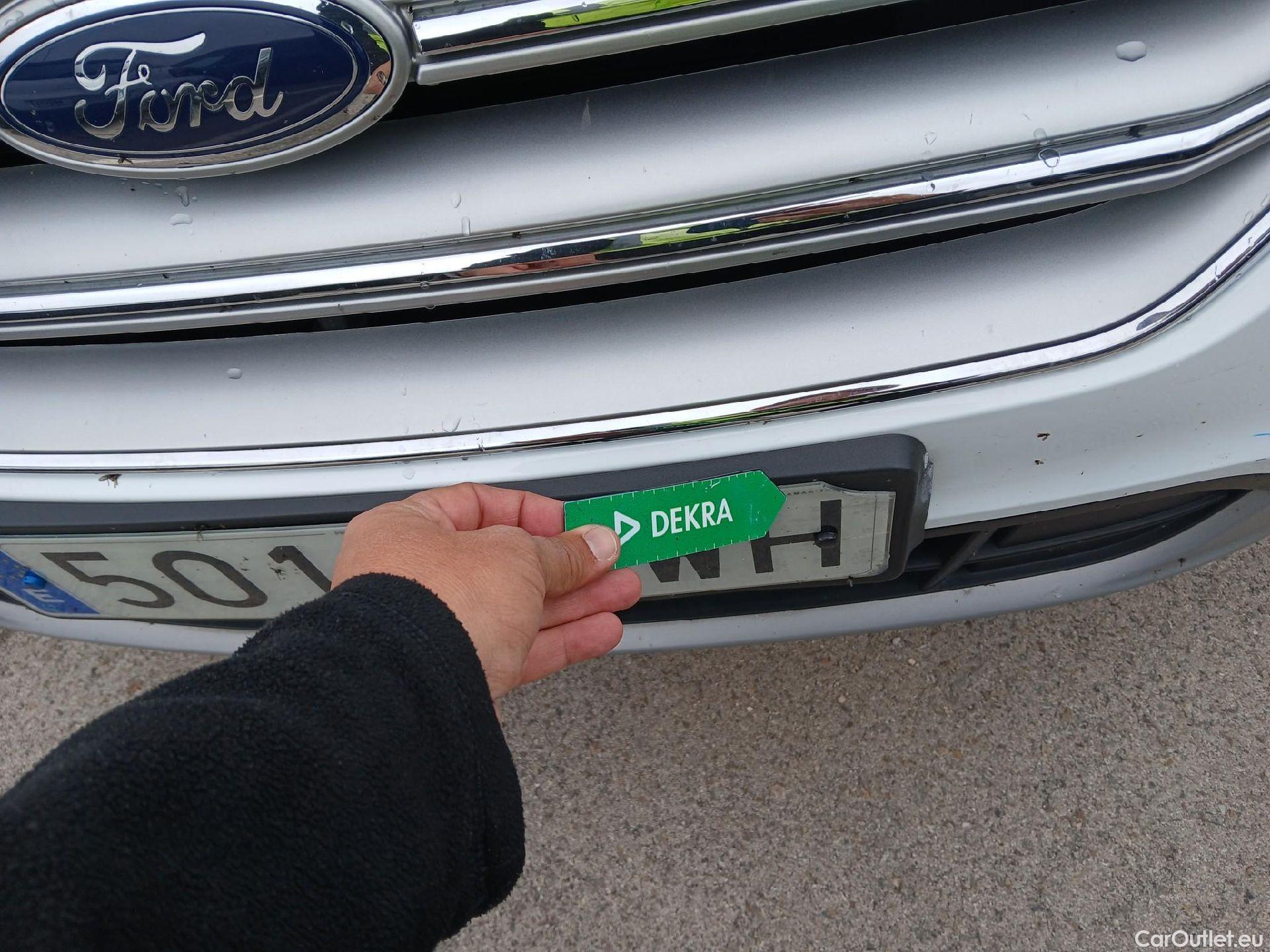  Ford  Kuga FORD  / 2016 / 5P / todoterreno 1.5 EcoBoost 88kW 4x2 Trend+ (CX) #4