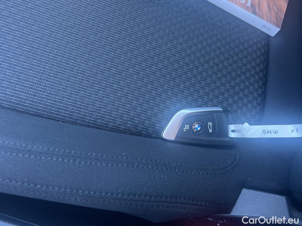  Bmw  X1 BMW  / 2019 / 5P / todoterreno sDrive18dA Corporate (AC2) #3