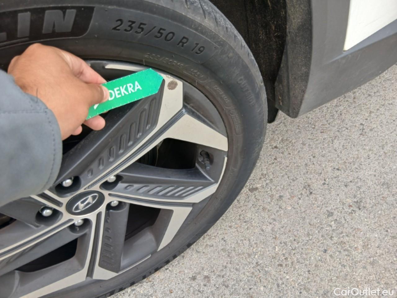  Hyundai  Tucson HYUNDAI  / 2020 / 5P / todoterreno 1.6 TGDI 169kW HEV Tecno Auto 2C #18