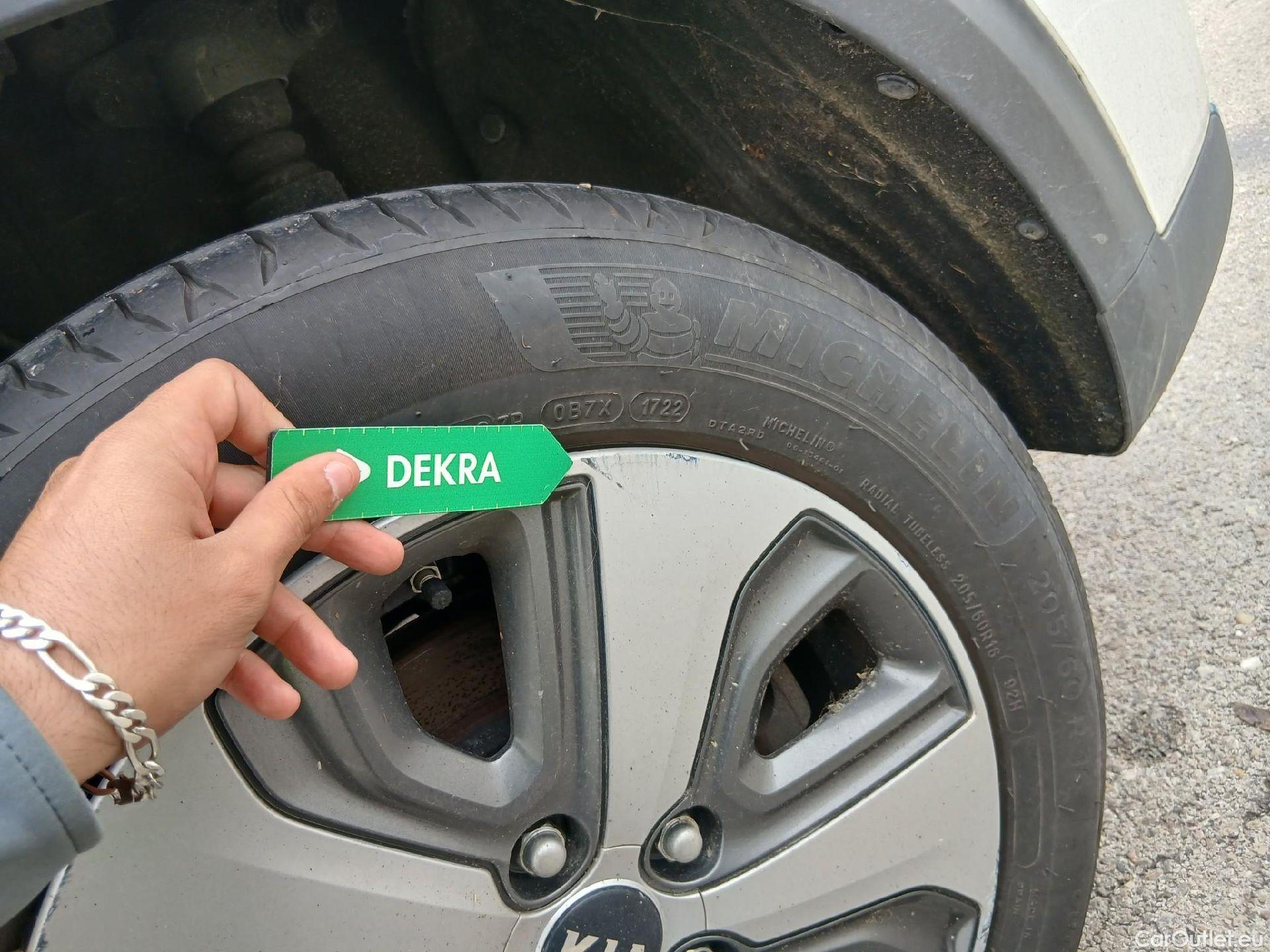  KIA  Niro KIA  Hïbrido Enchufable / 2016 / 5P / crossover 1.6 GDi Híbrido Enchufable 104kW Drive #8