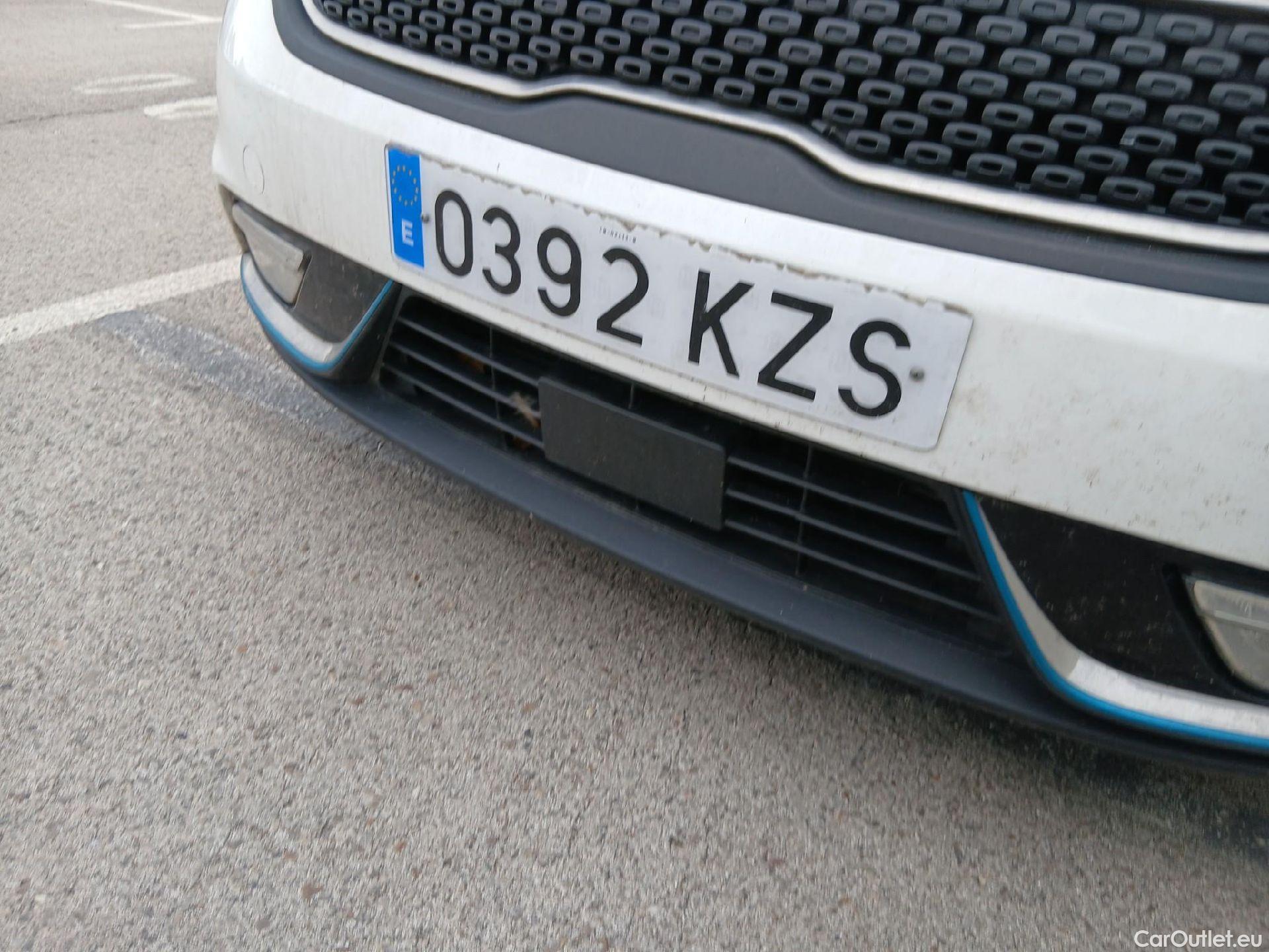  KIA  Niro KIA  Hïbrido Enchufable / 2016 / 5P / crossover 1.6 GDi Híbrido Enchufable 104kW Drive #3