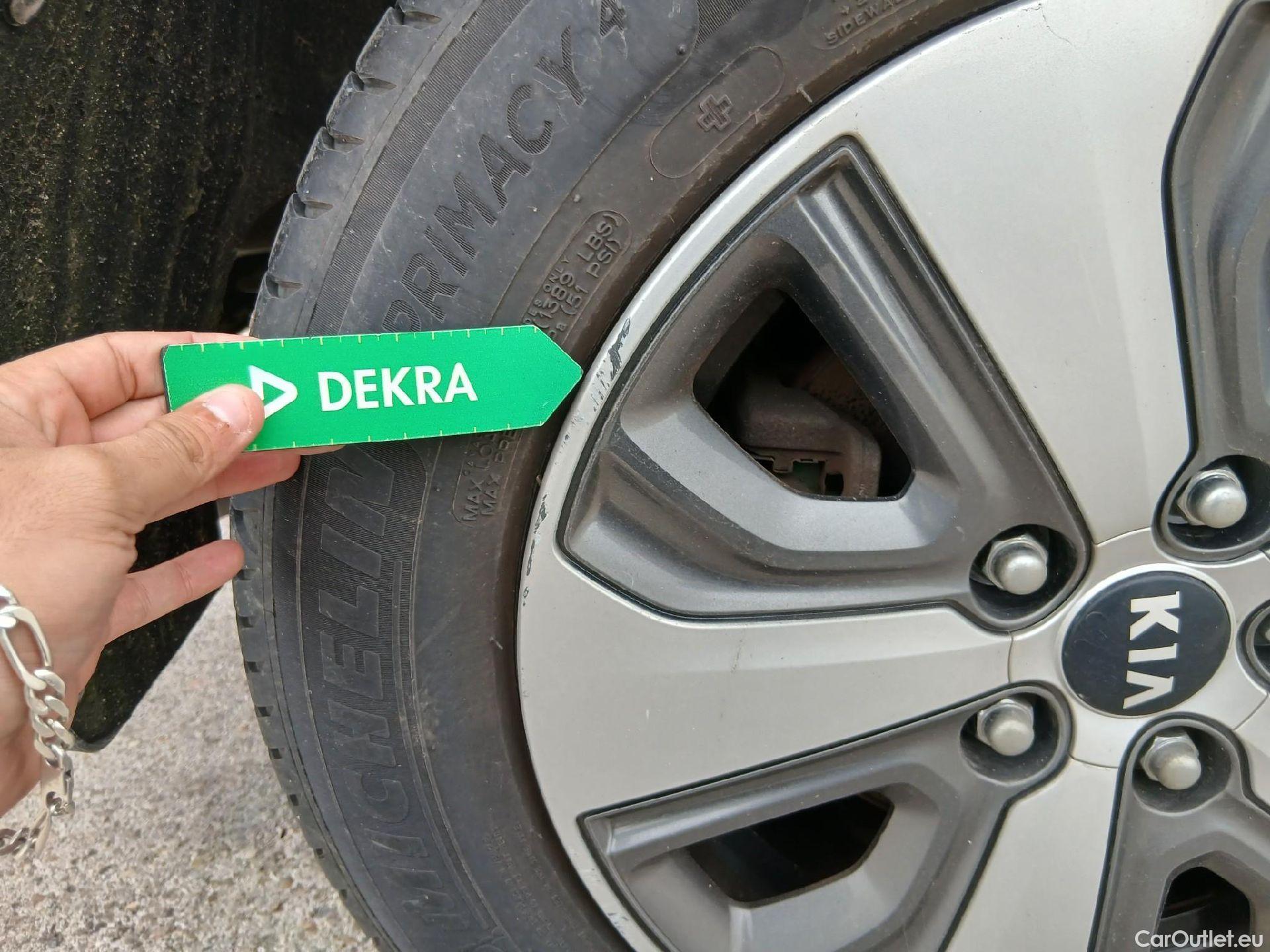  KIA  Niro KIA  Hïbrido Enchufable / 2016 / 5P / crossover 1.6 GDi Híbrido Enchufable 104kW Drive #17