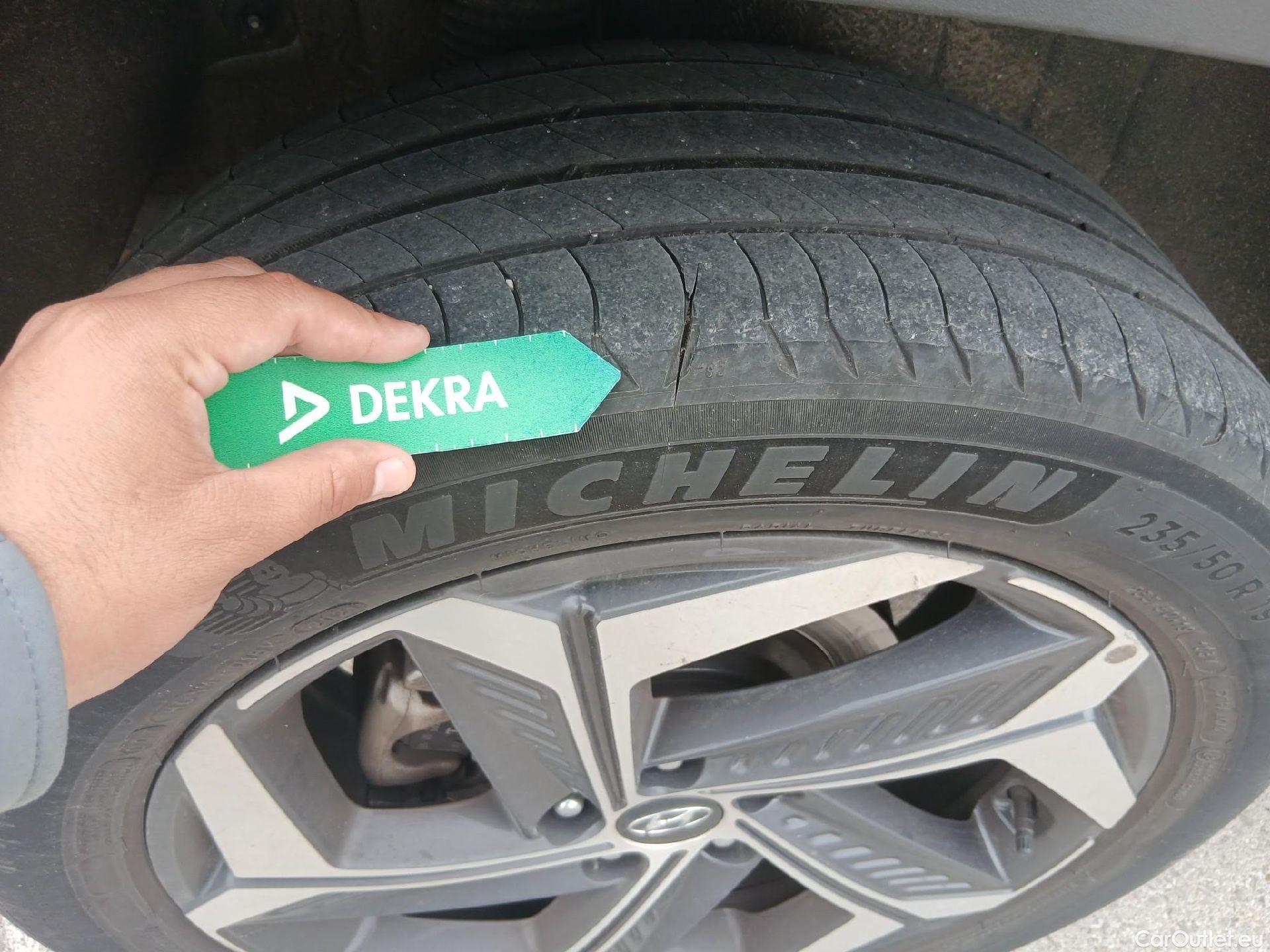  Hyundai  Tucson HYUNDAI  / 2020 / 5P / todoterreno 1.6 TGDI 169kW HEV Tecno Auto 2C #19