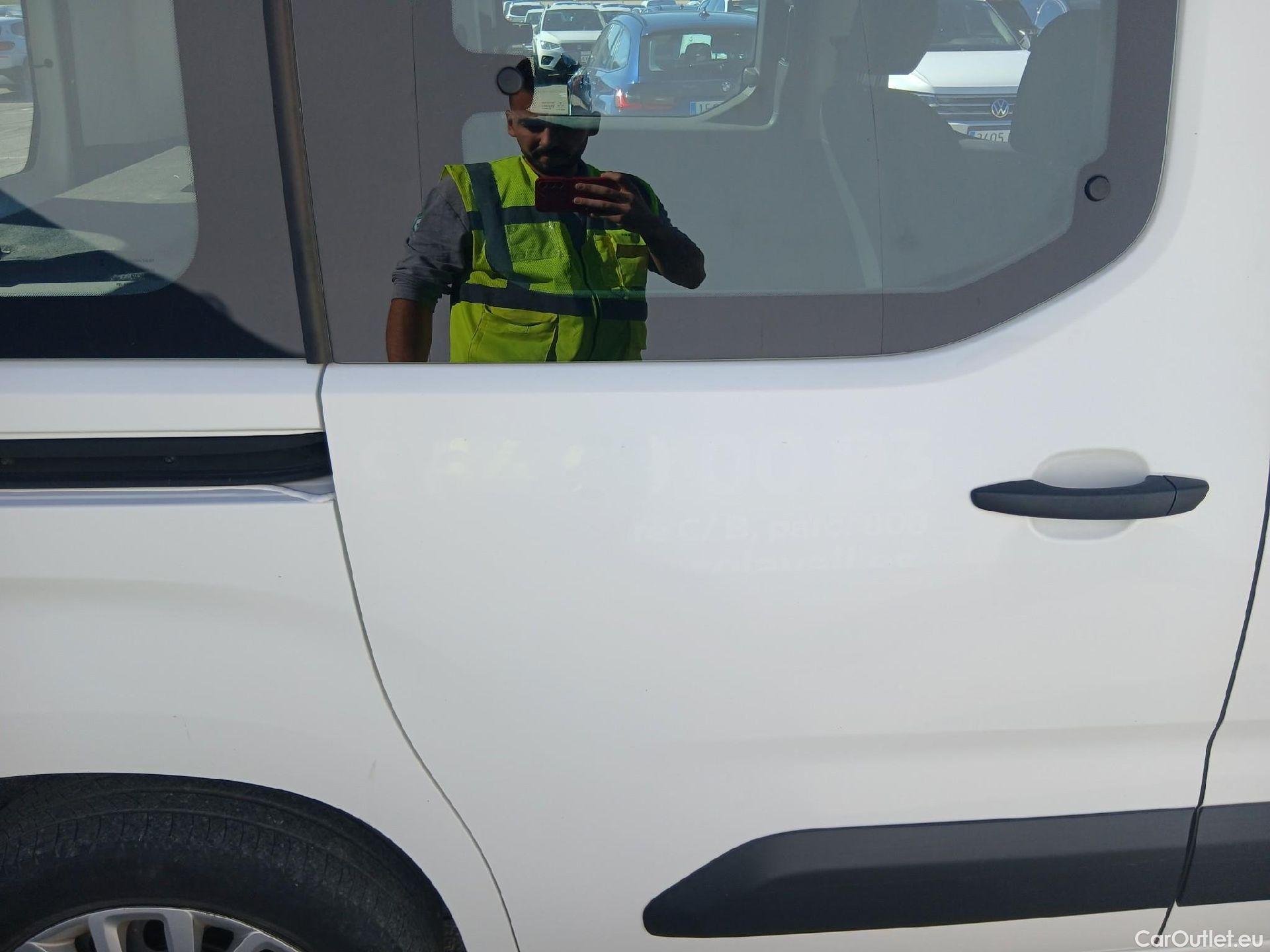  Citroen  Berlingo CITROEN  / 2018 / 5P / combi Talla M BlueHDi 100 S&S LIVE PACK (IND) #19