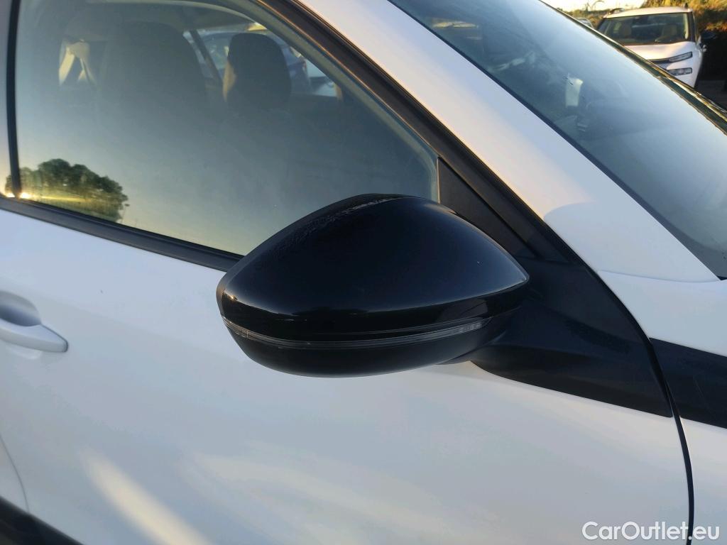  Peugeot  2008 PEUGEOT  / 2019 / 5P / todoterreno Active BlueHDI 81kW (110CV) #21