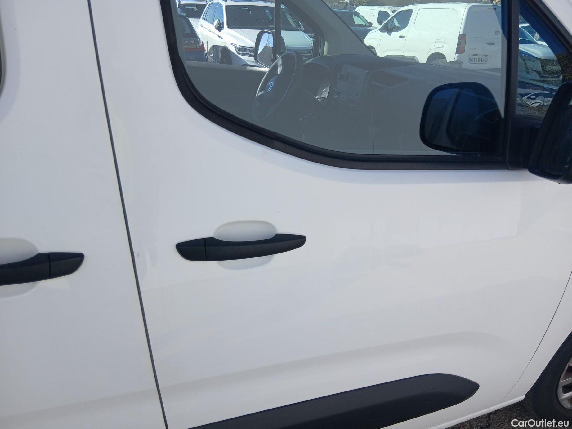  Citroen  Berlingo CITROEN  / 2018 / 5P / combi Talla M BlueHDi 100 S&S LIVE PACK (IND) #22