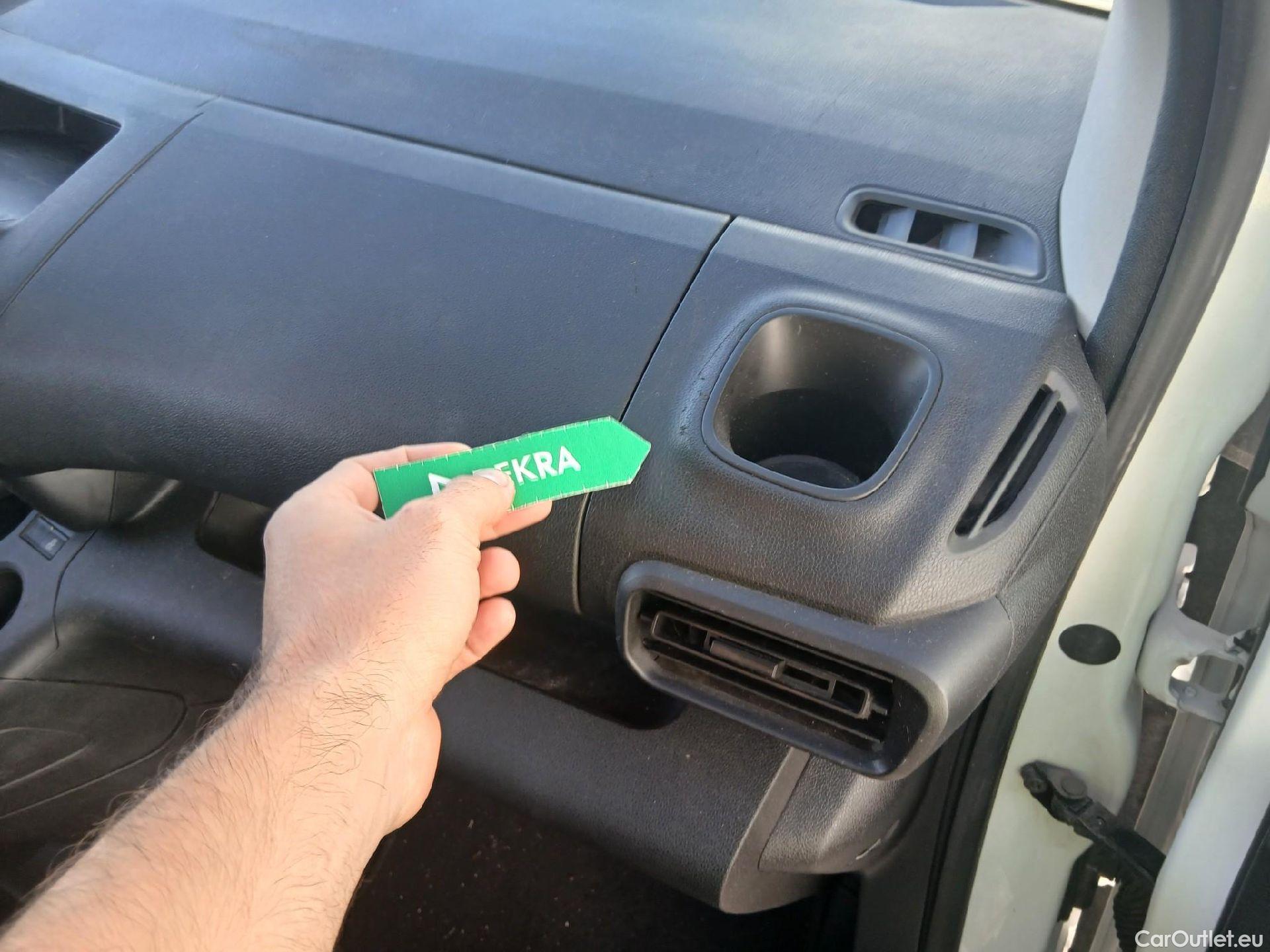  Citroen  Berlingo CITROEN  / 2018 / 5P / combi Talla M BlueHDi 100 S&S LIVE PACK (IND) #29