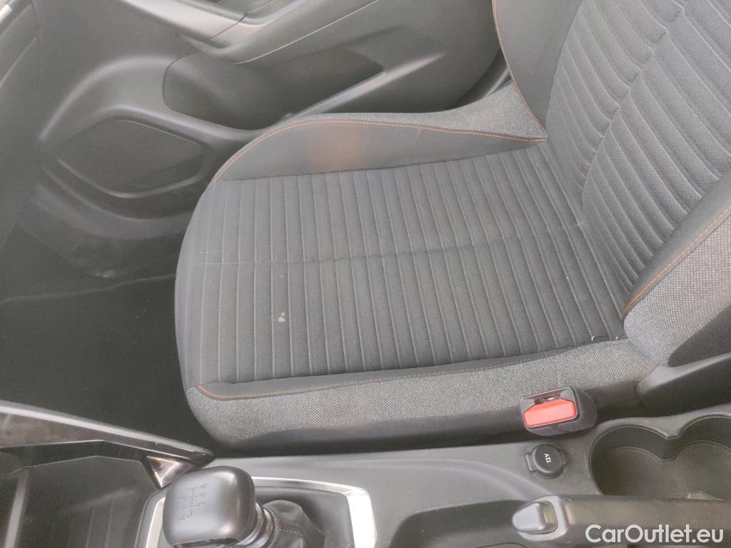  Peugeot  2008 PEUGEOT  / 2019 / 5P / todoterreno Active BlueHDI 81kW (110CV) #17