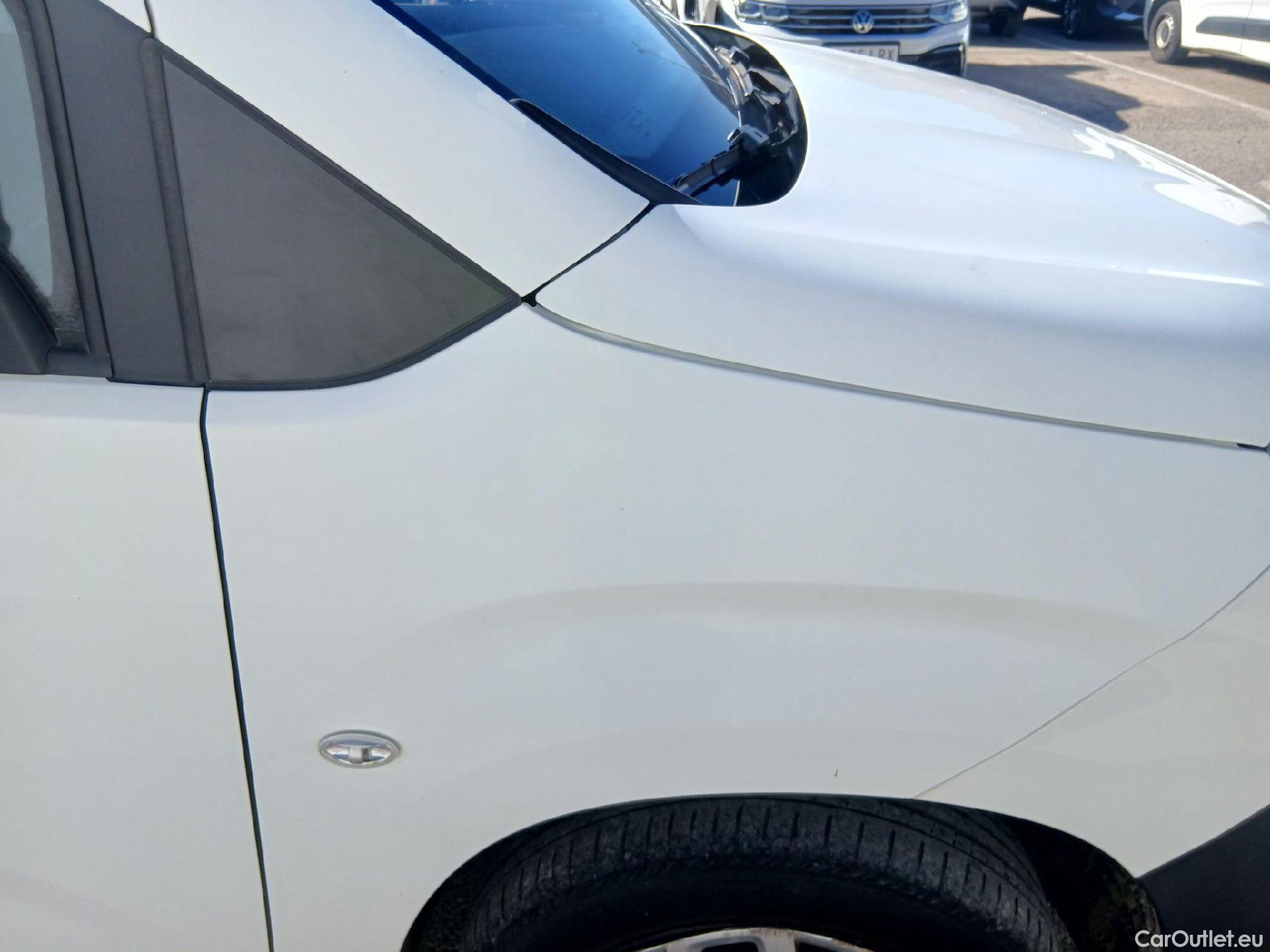  Citroen  Berlingo CITROEN  / 2018 / 5P / combi Talla M BlueHDi 100 S&S LIVE PACK (IND) #25