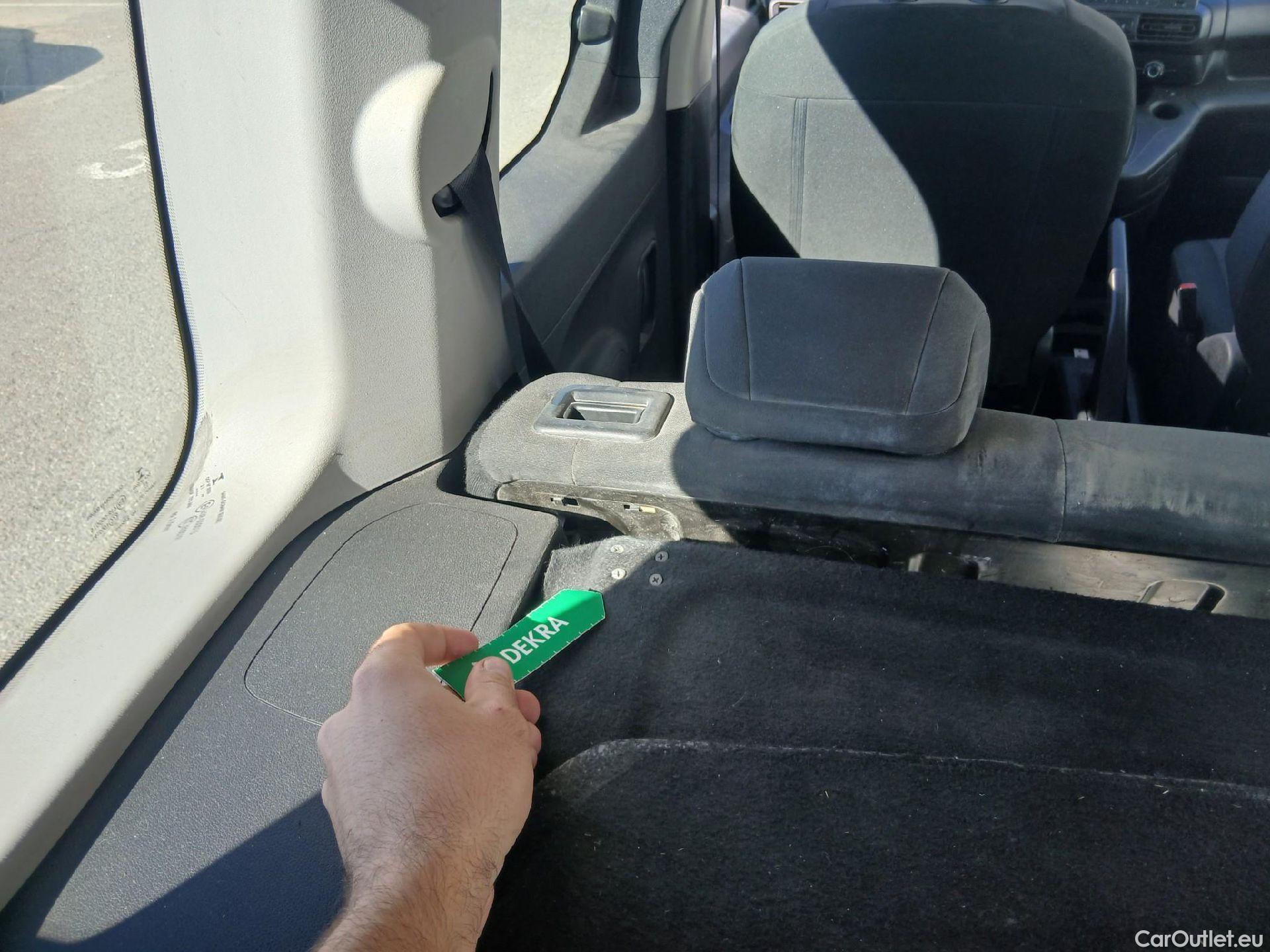  Citroen  Berlingo CITROEN  / 2018 / 5P / combi Talla M BlueHDi 100 S&S LIVE PACK (IND) #38