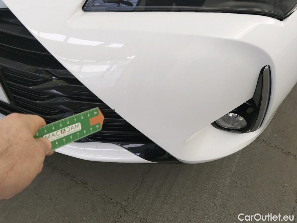  Toyota  Yaris TOYOTA  / 2017 / 5P / berlina con portón 1.5 100H Active #14