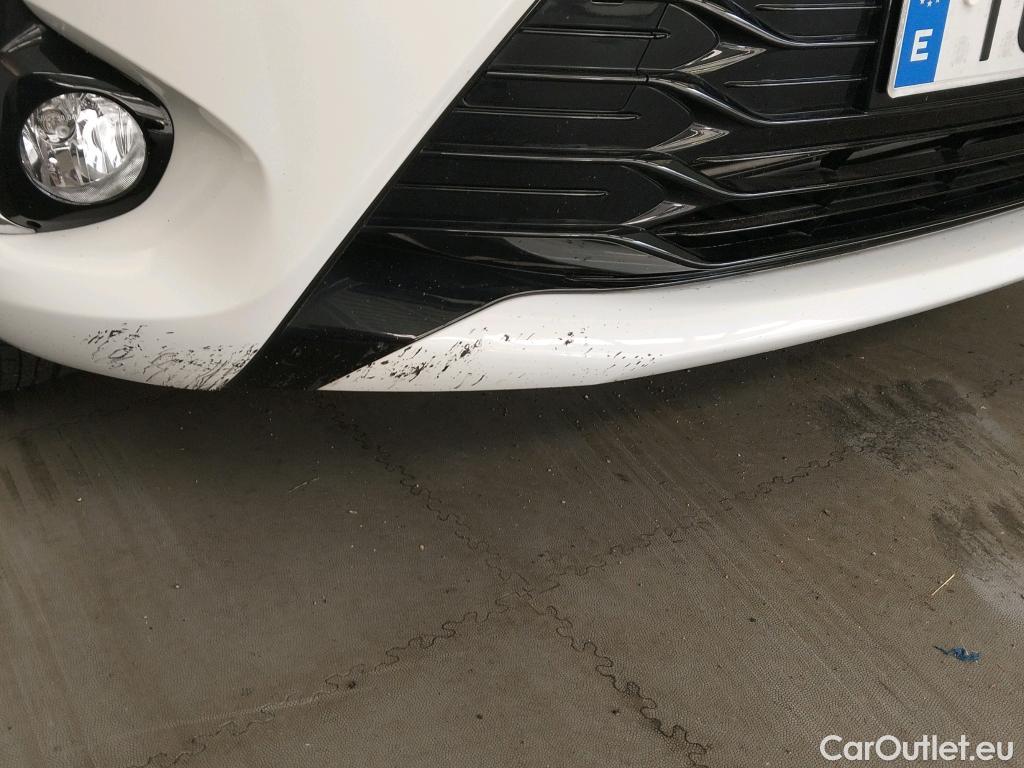  Toyota  Yaris TOYOTA  / 2017 / 5P / berlina con portón 1.5 100H Active #7