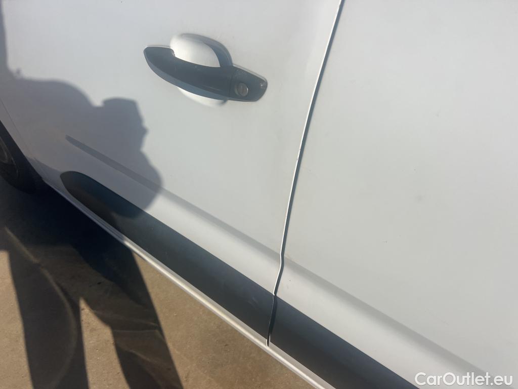  Citroen  Berlingo CITROEN  / 2018 / 4P / combi Talla M BlueHDi 100 LIVE (AC) #12