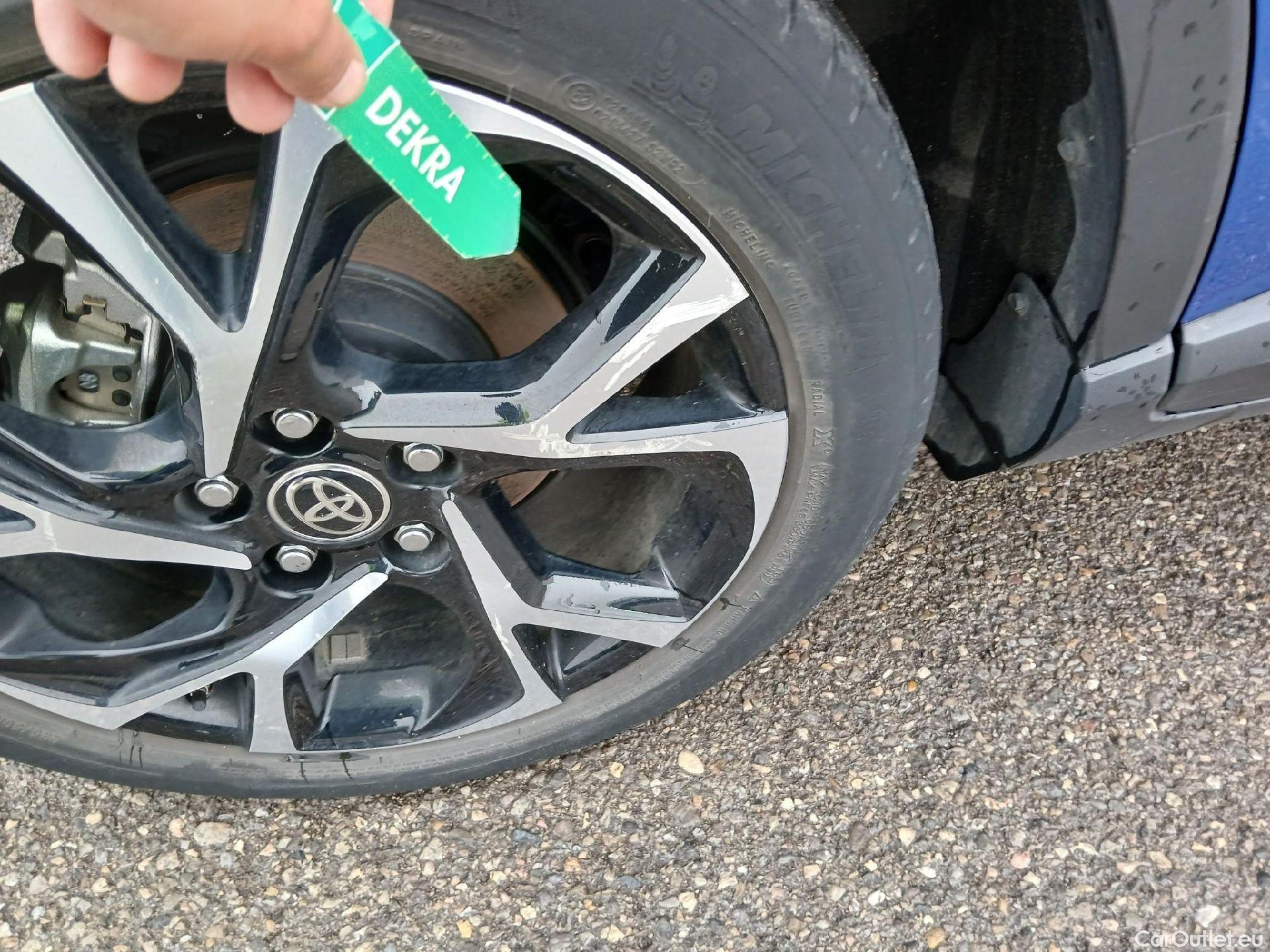  Toyota  C-HR TOYOTA  / 2019 / 5P / todoterreno 1.8 125H Advance #21