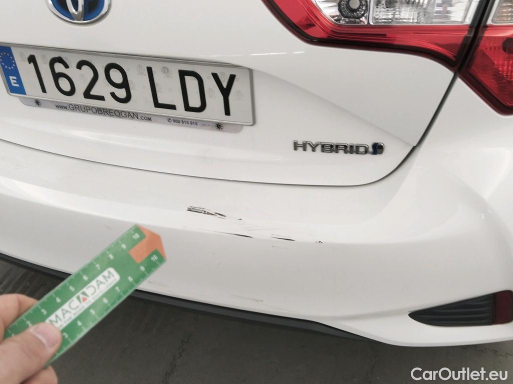  Toyota  Yaris TOYOTA  / 2017 / 5P / berlina con portón 1.5 100H Active #14