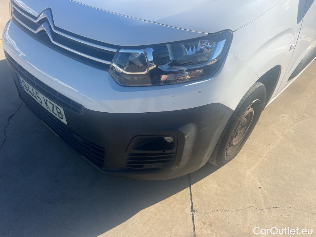  Citroen  Berlingo CITROEN  / 2018 / 4P / combi Talla M BlueHDi 100 LIVE (AC) #21