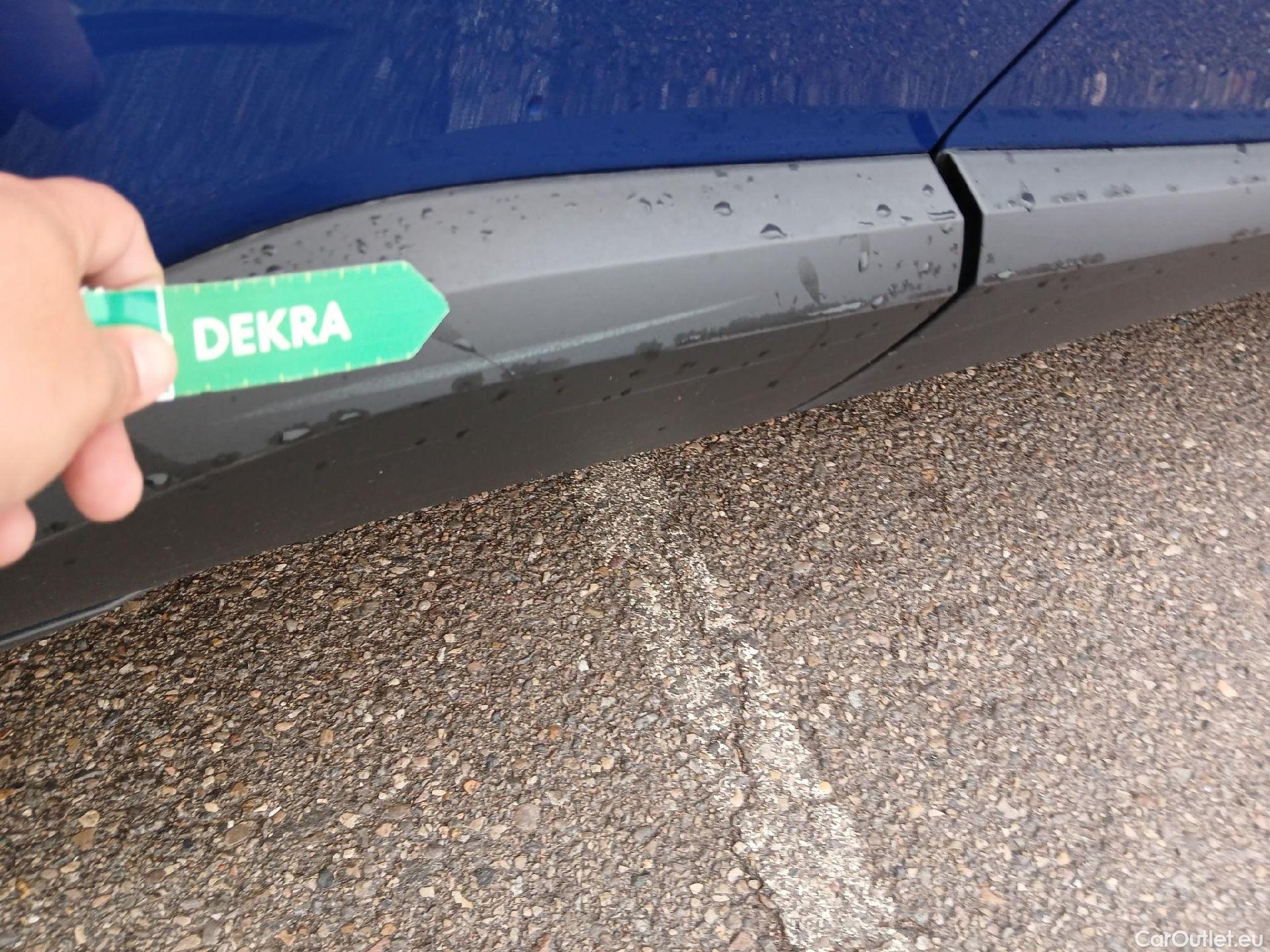  Toyota  C-HR TOYOTA  / 2019 / 5P / todoterreno 1.8 125H Advance #24