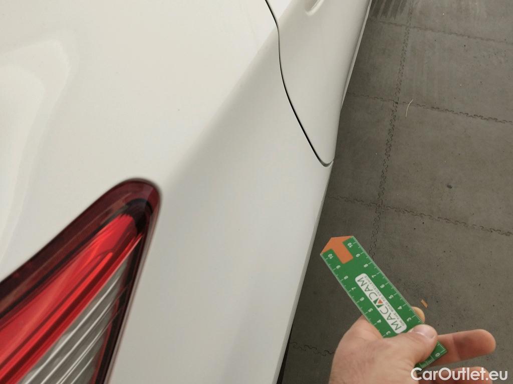  Toyota  Yaris TOYOTA  / 2017 / 5P / berlina con portón 1.5 100H Active #2