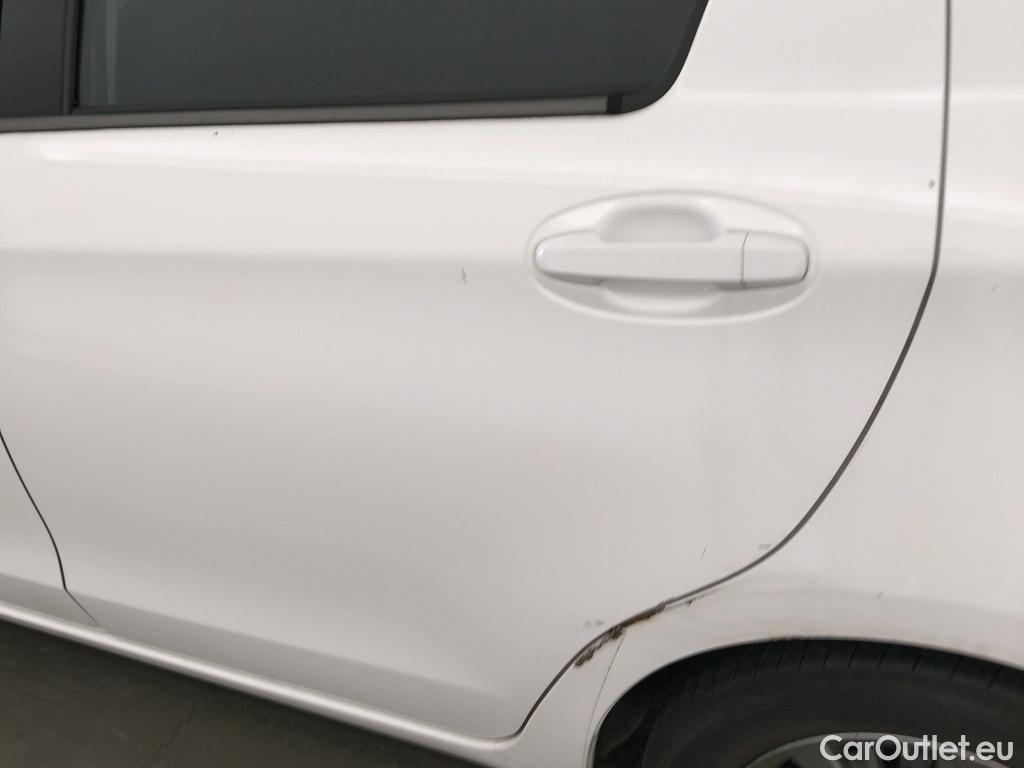  Toyota  Yaris TOYOTA  / 2017 / 5P / berlina con portón 1.5 100H Active #5