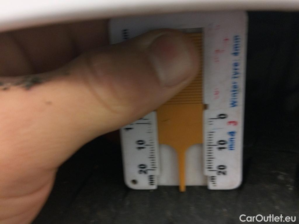  Toyota  Yaris TOYOTA  / 2017 / 5P / berlina con portón 1.5 100H Active #8