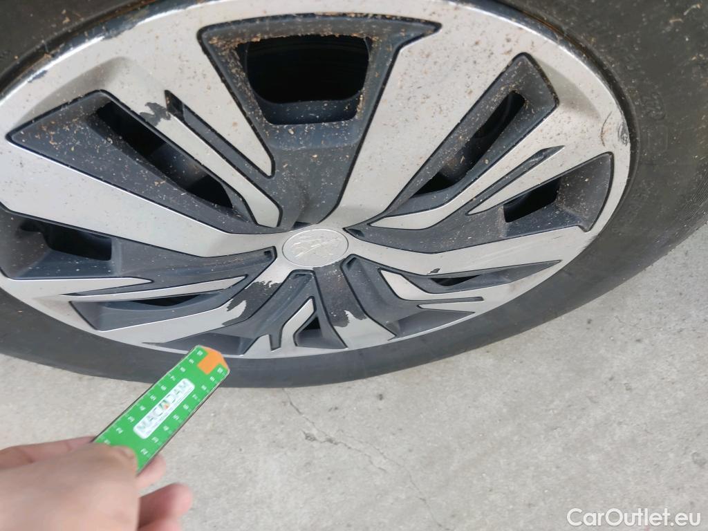  Peugeot  2008 PEUGEOT  / 2019 / 5P / todoterreno Active BlueHDI 81kW (110CV) #12