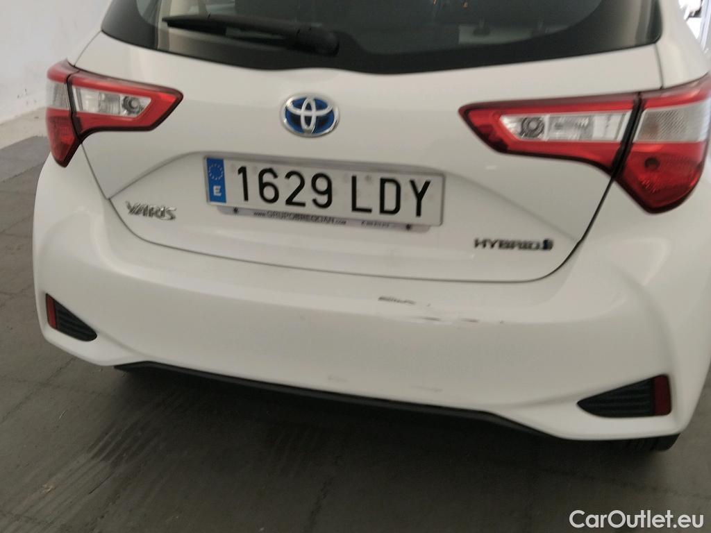  Toyota  Yaris TOYOTA  / 2017 / 5P / berlina con portón 1.5 100H Active #13