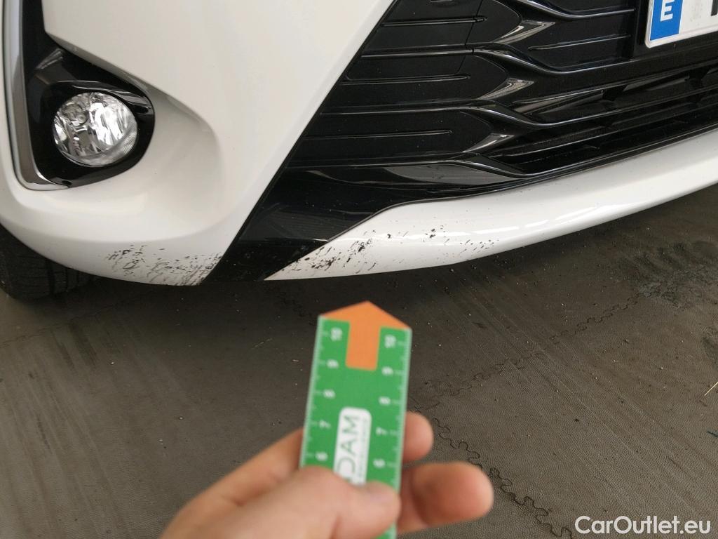  Toyota  Yaris TOYOTA  / 2017 / 5P / berlina con portón 1.5 100H Active #8