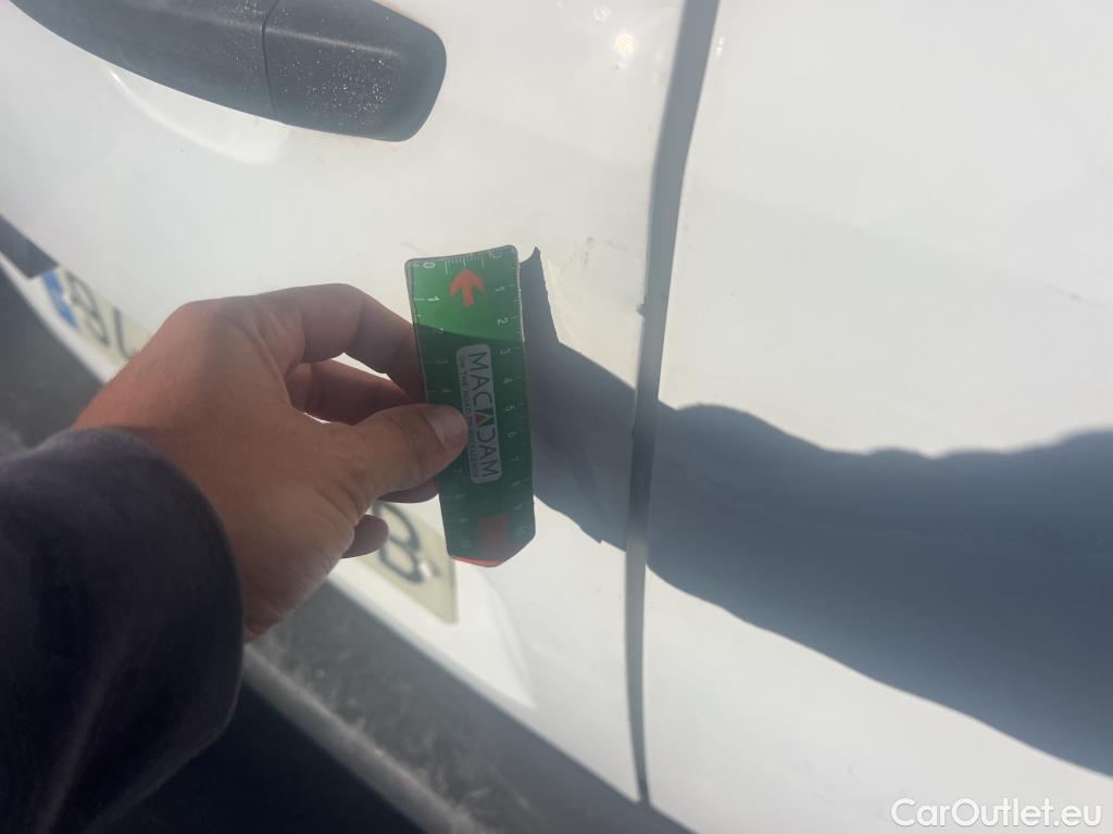  Citroen  Berlingo CITROEN  / 2018 / 4P / combi Talla M BlueHDi 100 LIVE (AC) #4