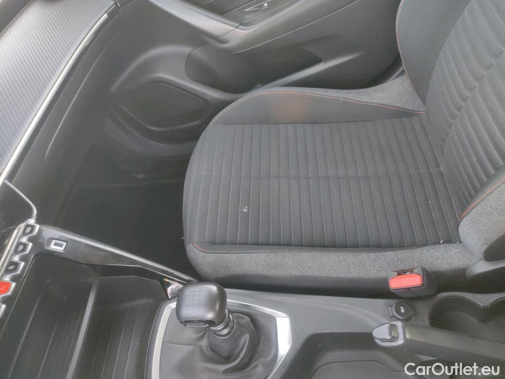  Peugeot  2008 PEUGEOT  / 2019 / 5P / todoterreno Active BlueHDI 81kW (110CV) #18