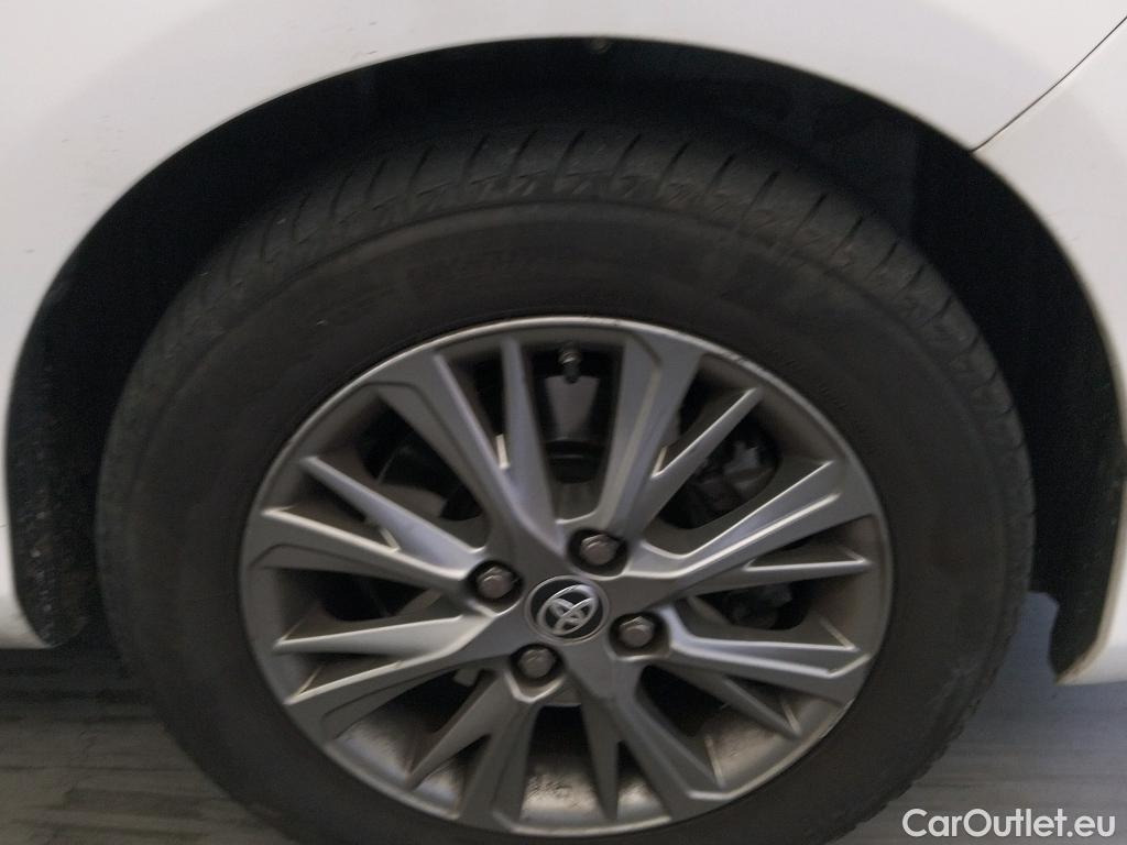  Toyota  Yaris TOYOTA  / 2017 / 5P / berlina con portón 1.5 100H Active #7