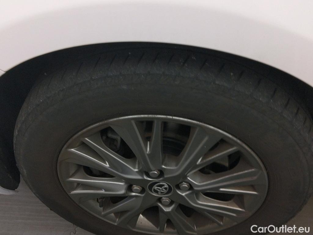  Toyota  Yaris TOYOTA  / 2017 / 5P / berlina con portón 1.5 100H Active #7