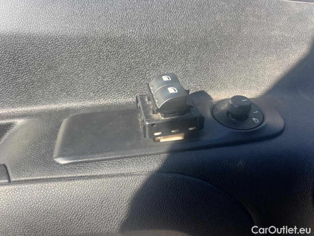  Citroen  Berlingo CITROEN  / 2018 / 4P / combi Talla M BlueHDi 100 LIVE (AC) #17