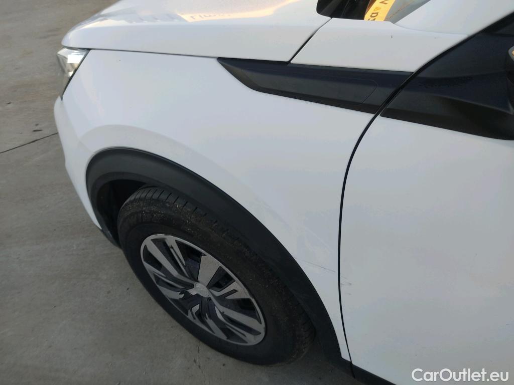  Peugeot  2008 PEUGEOT  / 2019 / 5P / todoterreno Active BlueHDI 81kW (110CV) #19