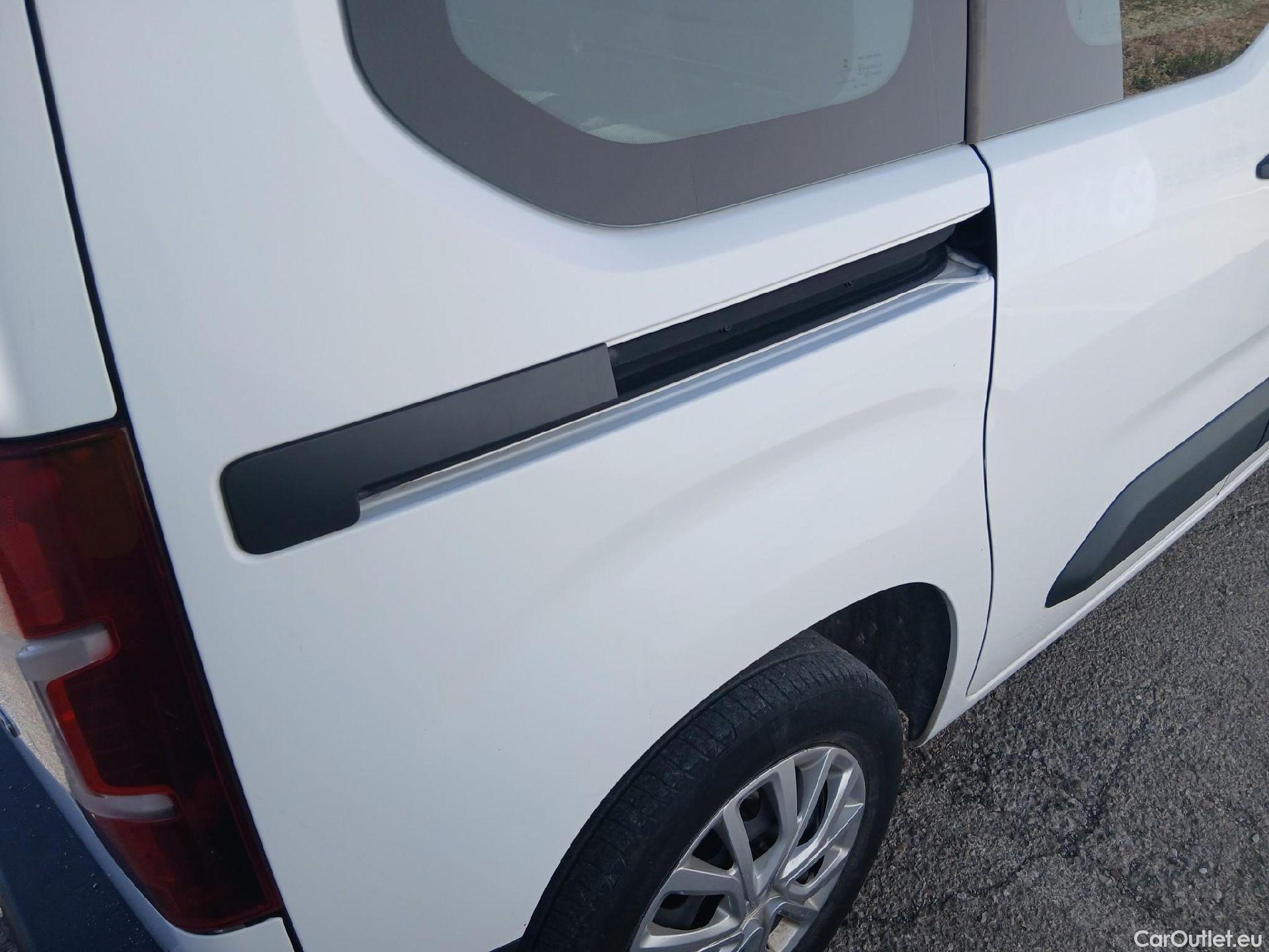  Citroen  Berlingo CITROEN  / 2018 / 5P / combi Talla M BlueHDi 100 S&S LIVE PACK (IND) #18